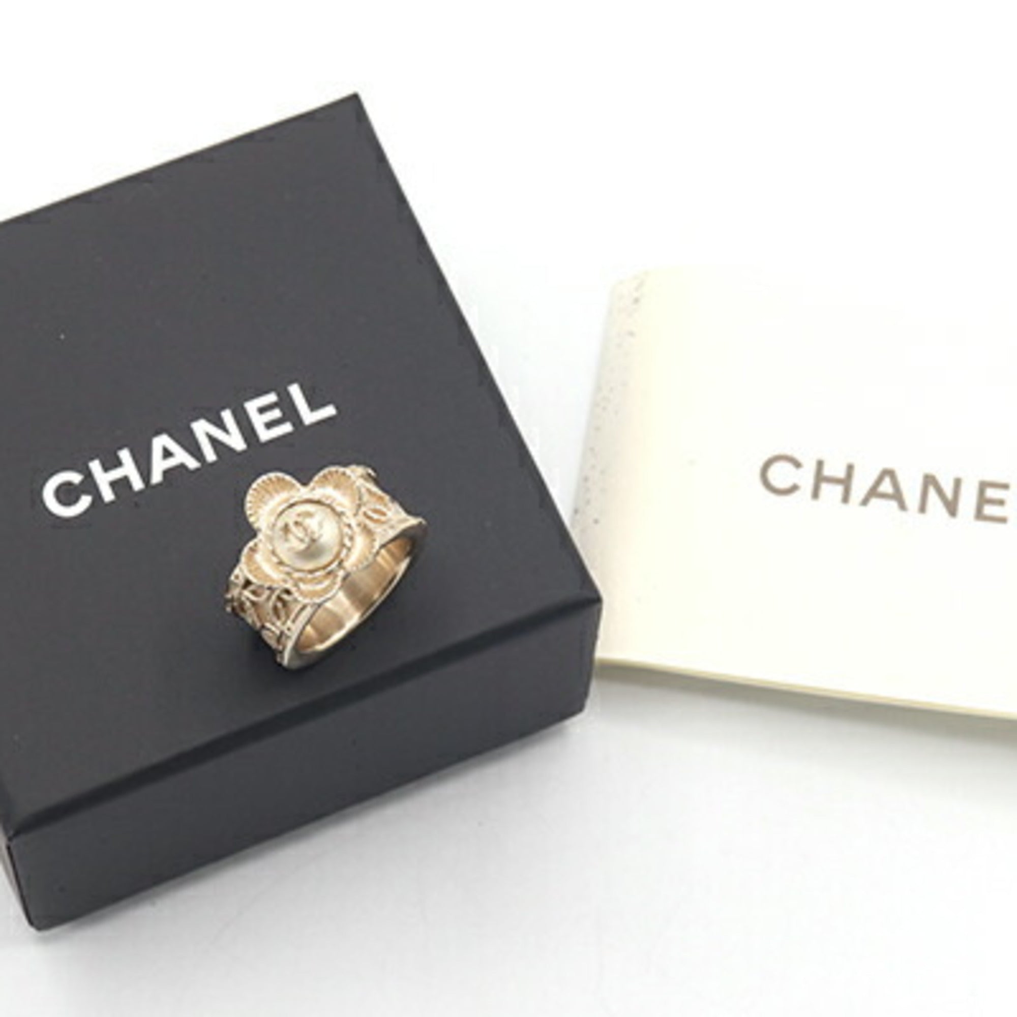 Chanel Gold Metal Band Ring (Pre-Owned)