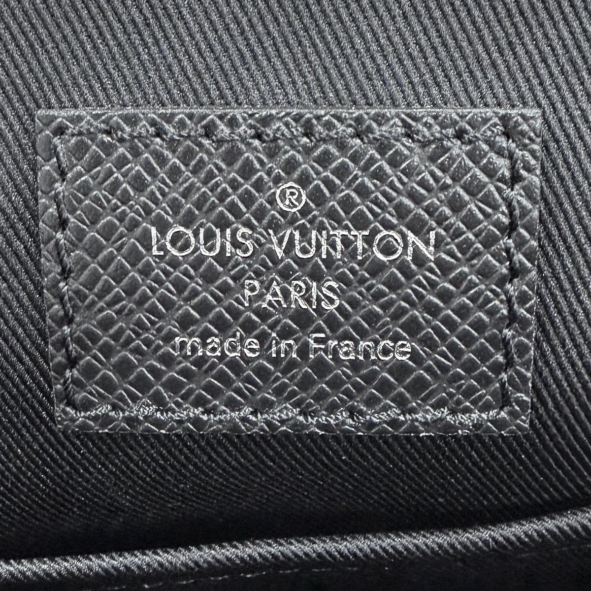 Louis Vuitton Black Taiga Leather Shoulder Bag (Pre-Owned)