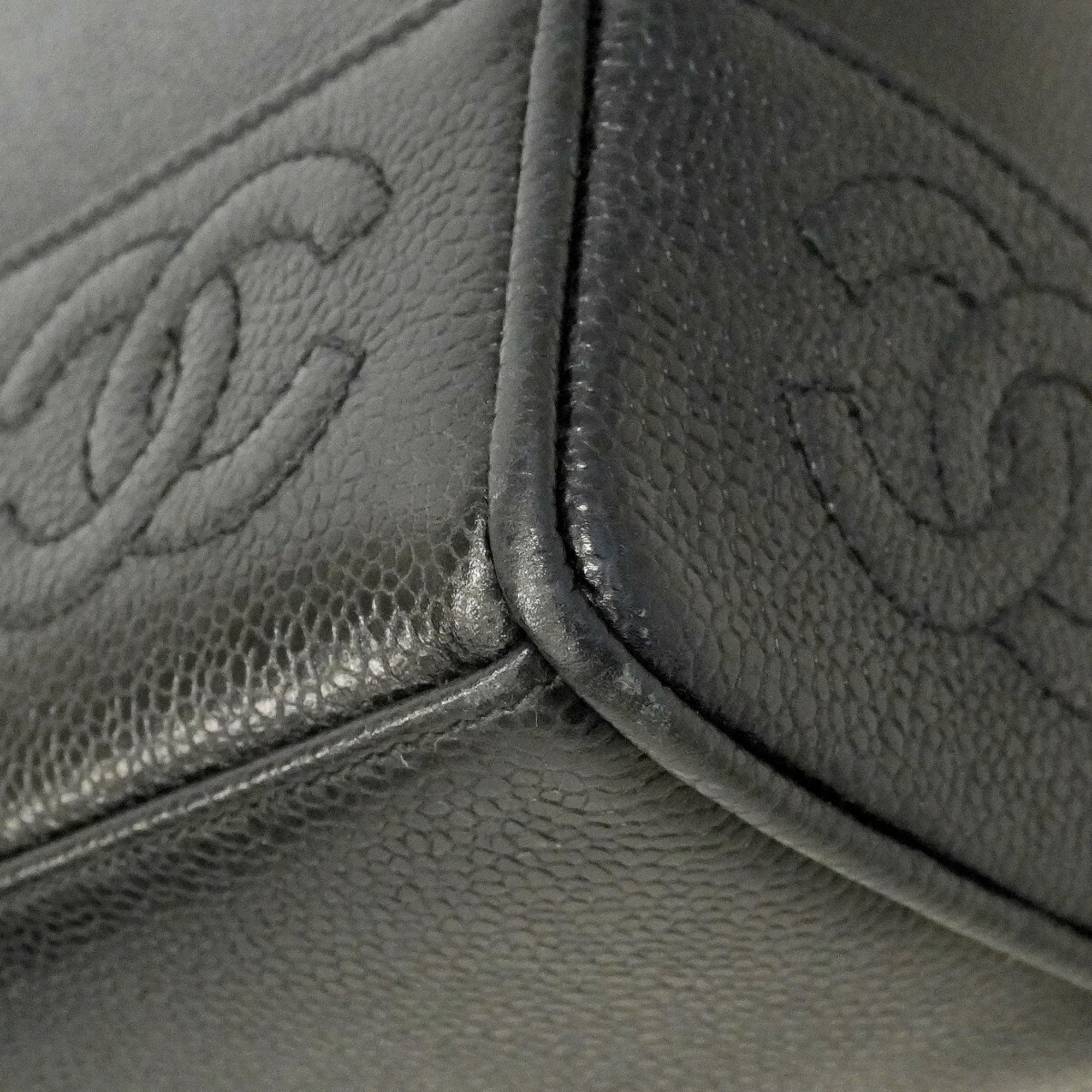 Chanel Black Grained Calfskin Tote Bag (Pre-Owned)