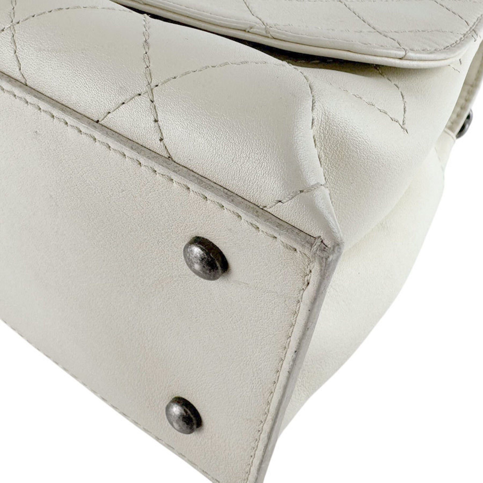 Chanel Ivory Leather Handbag Shoulder Bag (Pre-Owned)