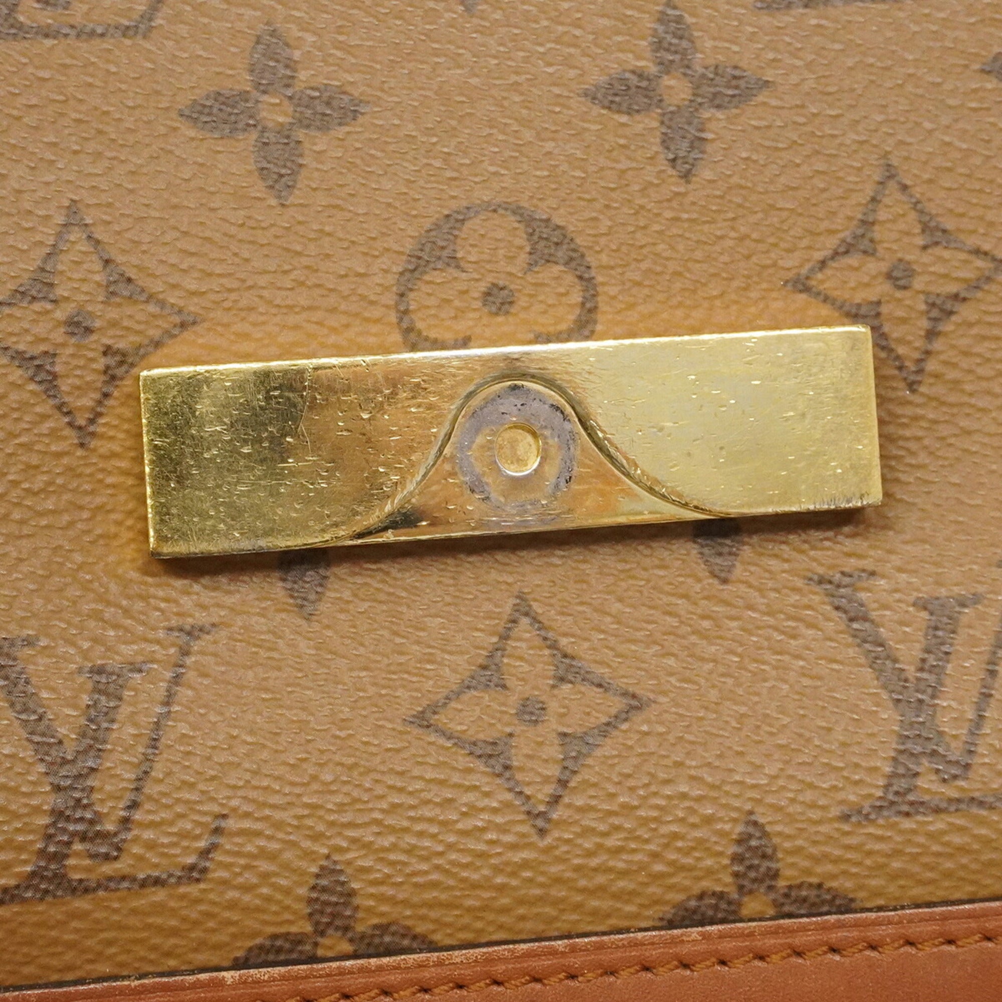 Louis Vuitton Brown Shoulder Bag (Pre-Owned)
