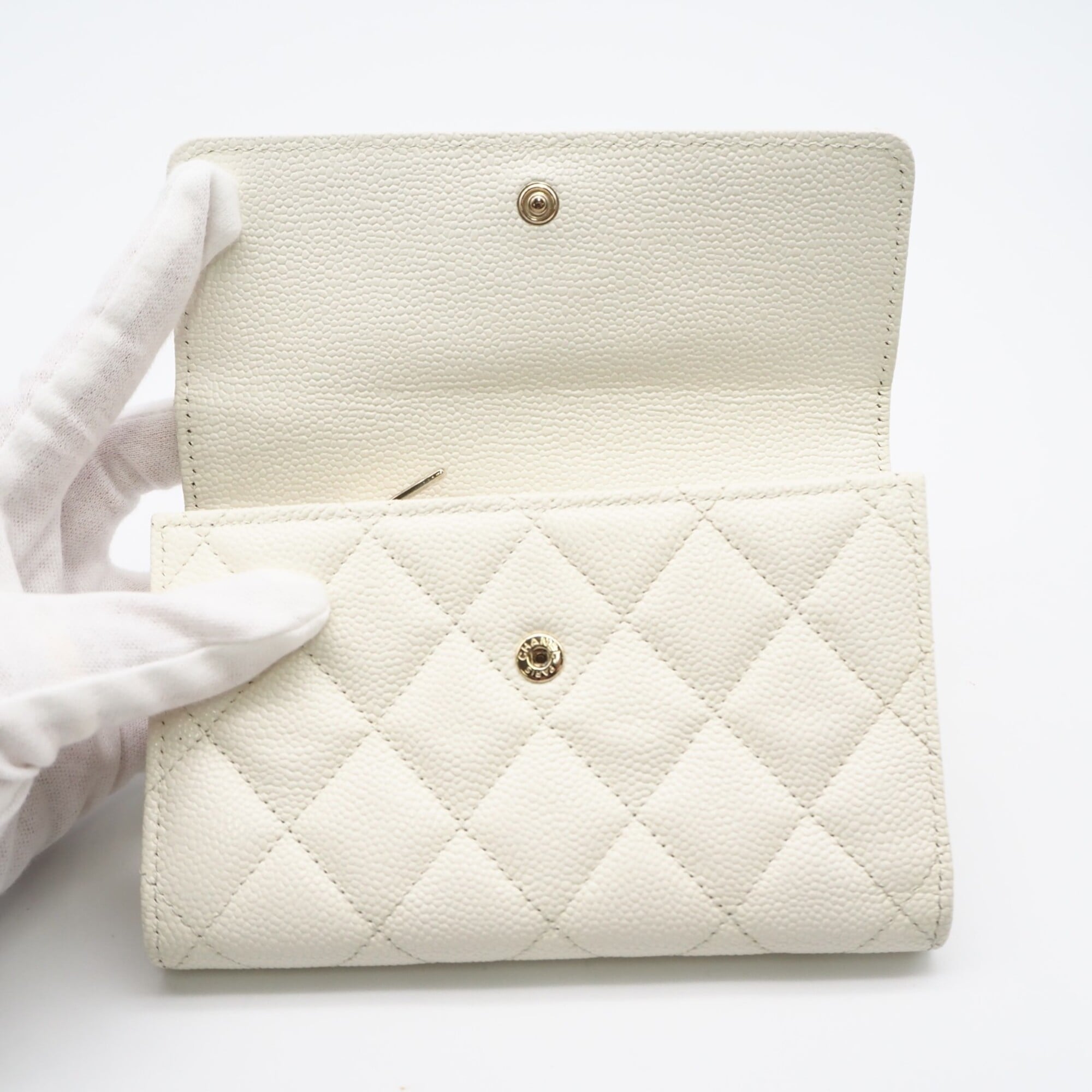 Chanel White Grained Calfskin Wallet (Tri-Fold) (Pre-Owned)