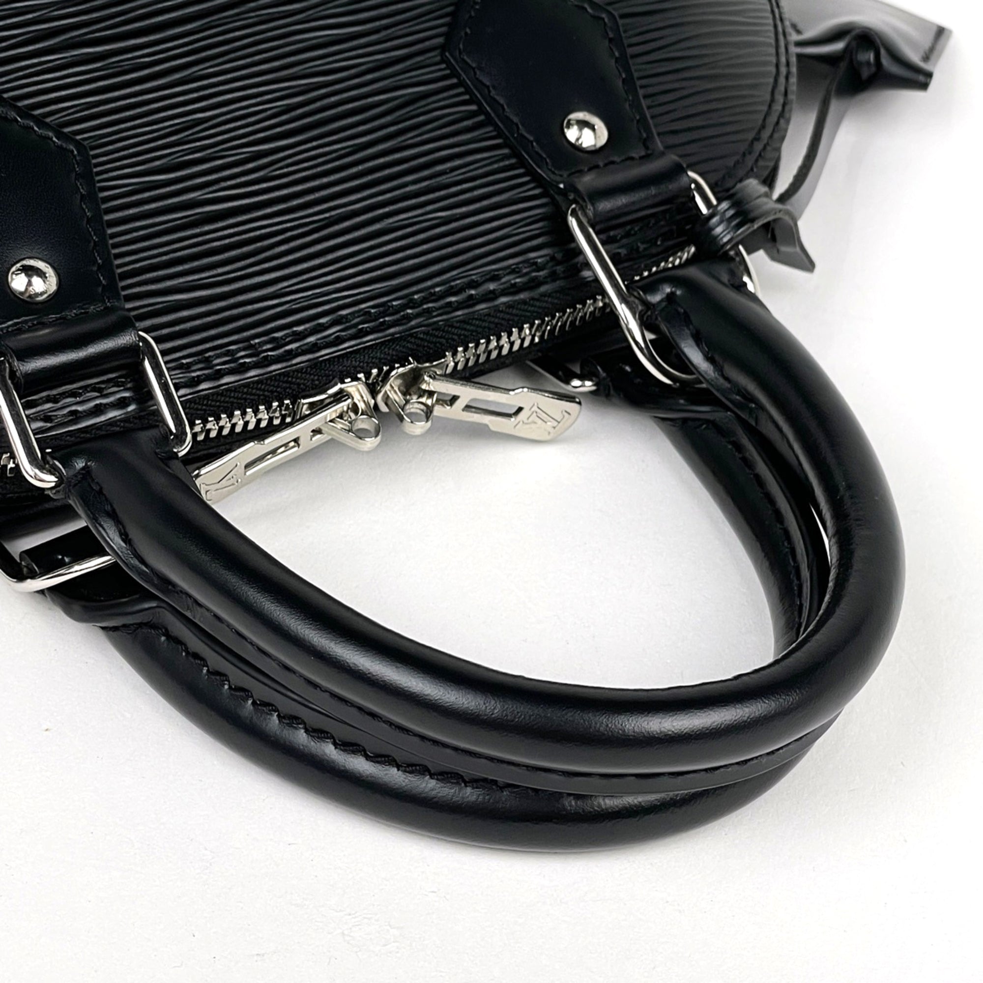 Louis Vuitton Black Noir Epi Leather Handbag (Pre-Owned)