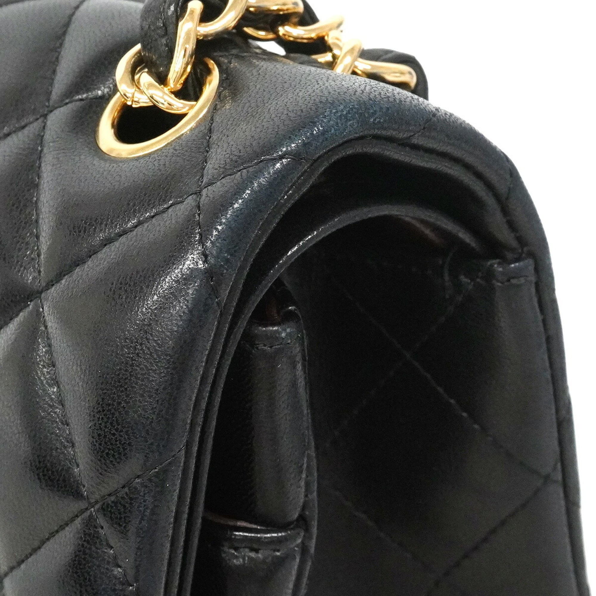 Chanel Black Leather Shoulder Bag (Pre-Owned)