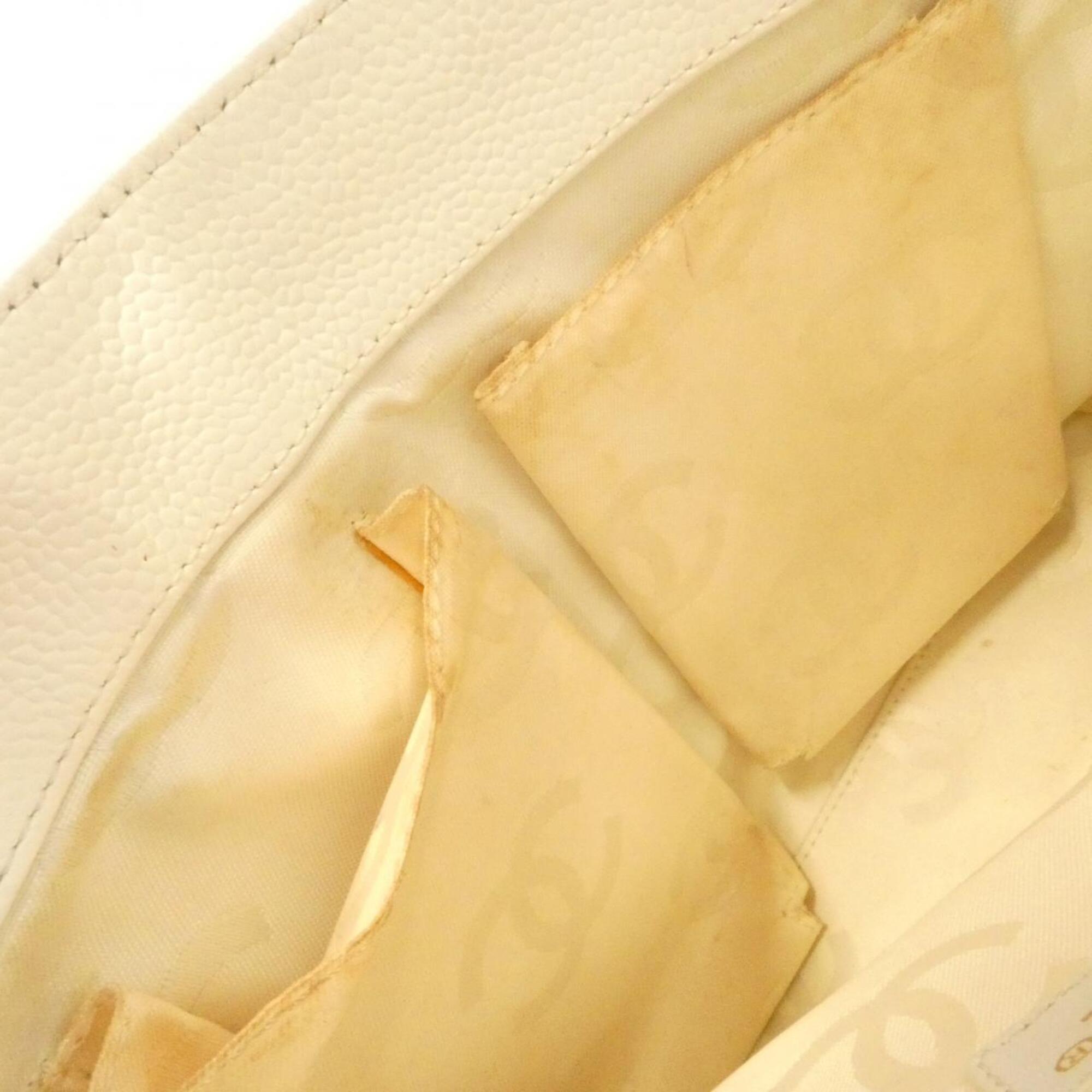 Chanel White Leather Handbag (Pre-Owned)