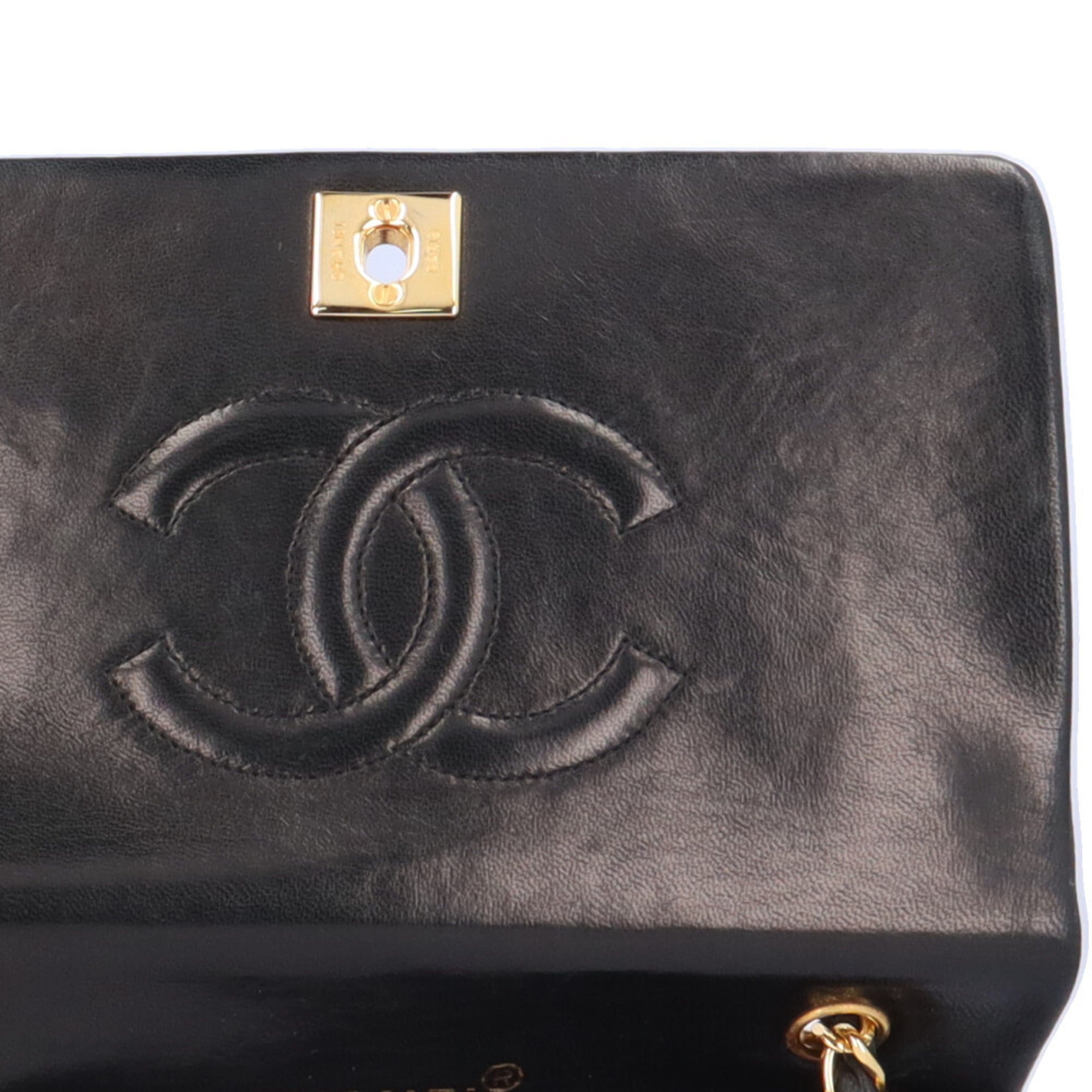 Chanel Matelasse Black Leather Shoulder Bag (Pre-Owned)
