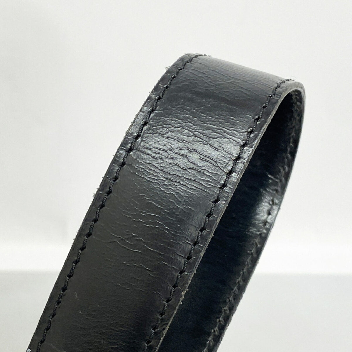 Louis Vuitton Noir Shoulder Bag (Pre-Owned)