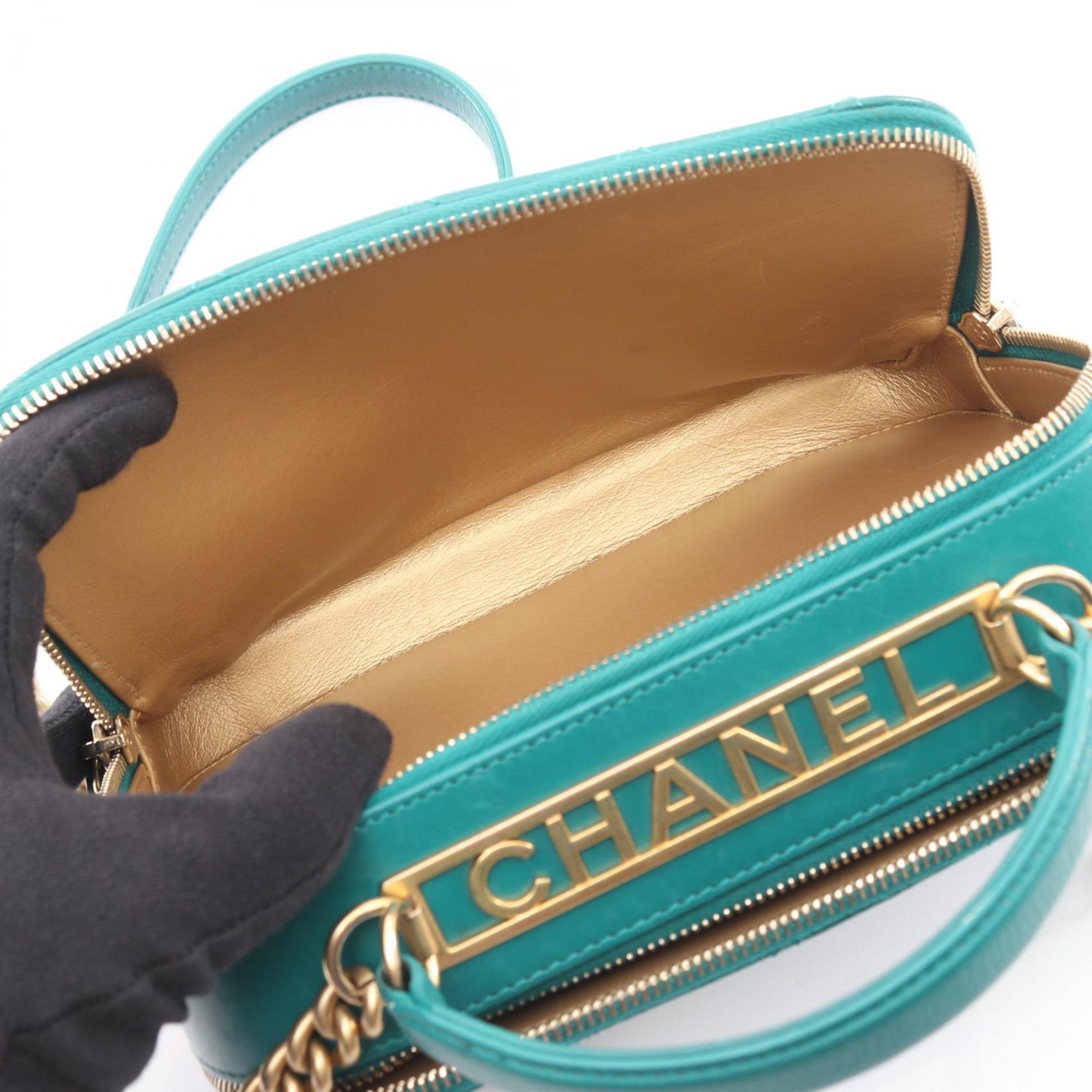 Chanel Green Leather Shoulder Bag (Pre-Owned)
