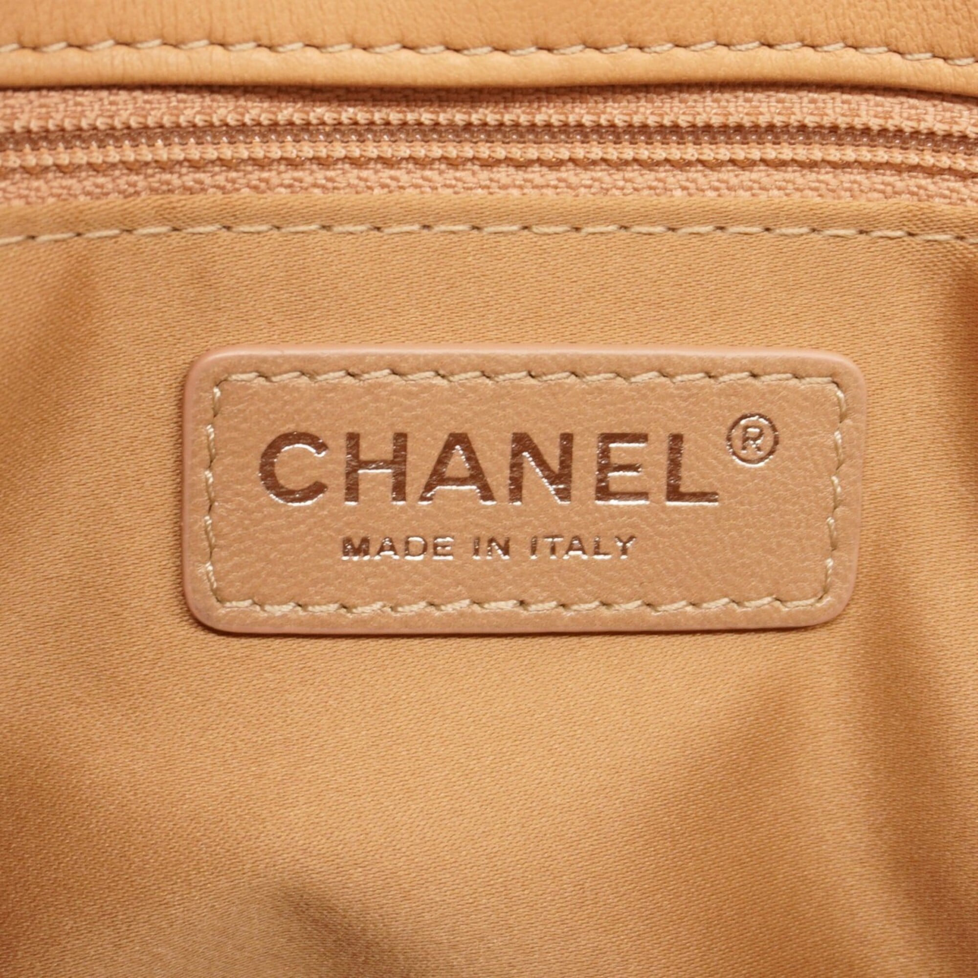 Chanel Beige Leather Shoulder Bag (Pre-Owned)
