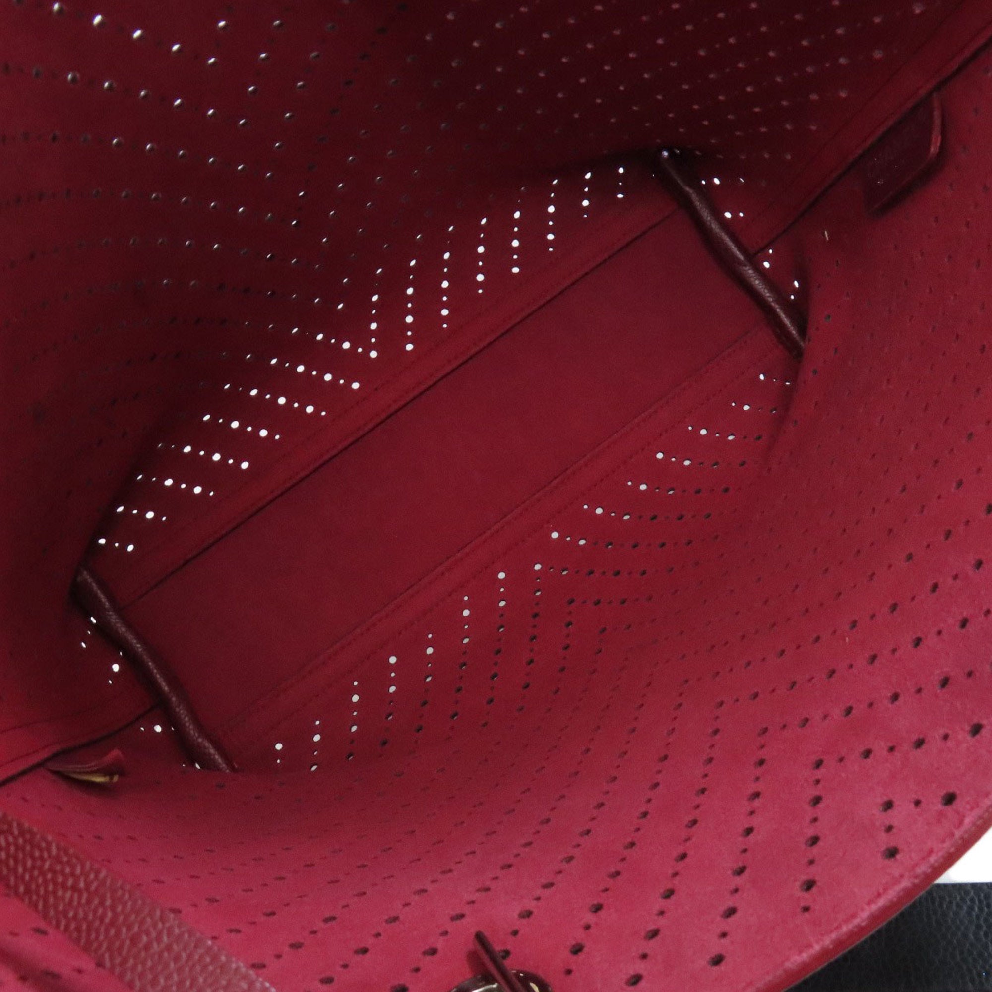 Chanel Black Leather Tote Bag (Pre-Owned)