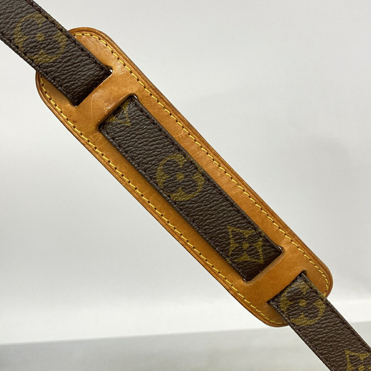 Louis Vuitton Brown Shoulder Bag (Pre-Owned)