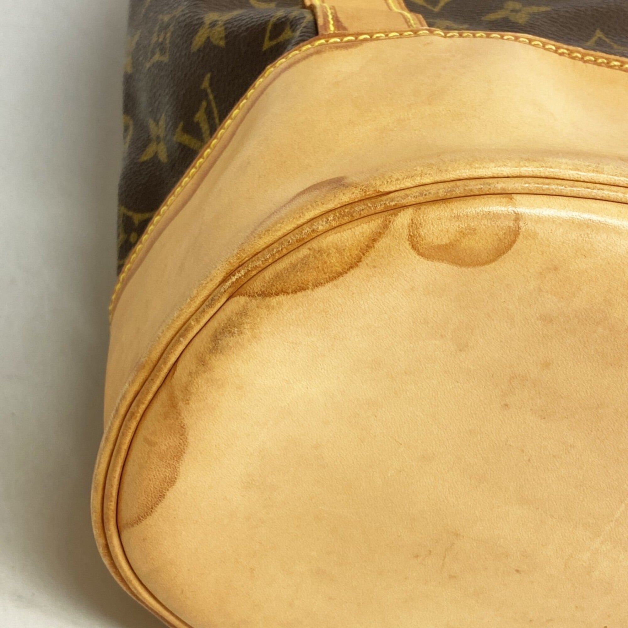 Louis Vuitton Brown Shoulder Bag (Pre-Owned)