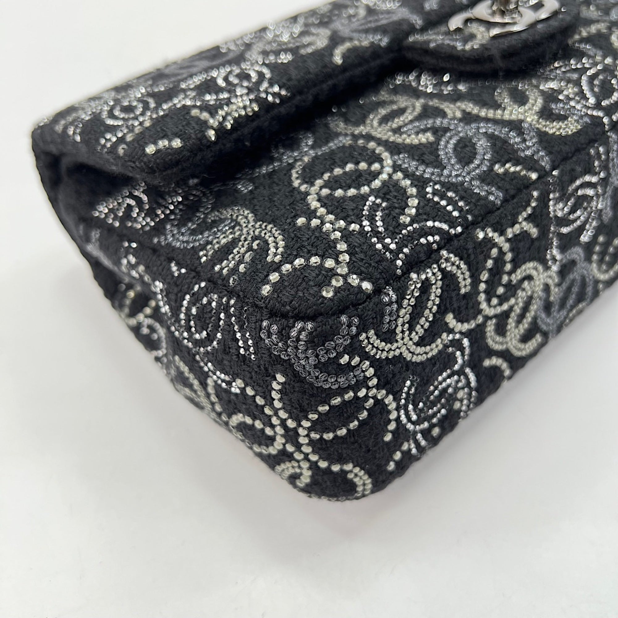 Chanel Black Shoulder Bag (Pre-Owned)