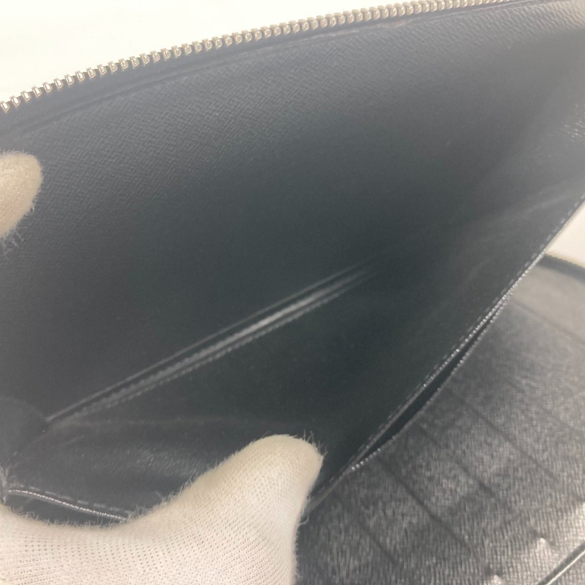 Louis Vuitton Taiga Ardoise Black Taiga Leather Long Wallet (Bi-Fold) (Pre-Owned)