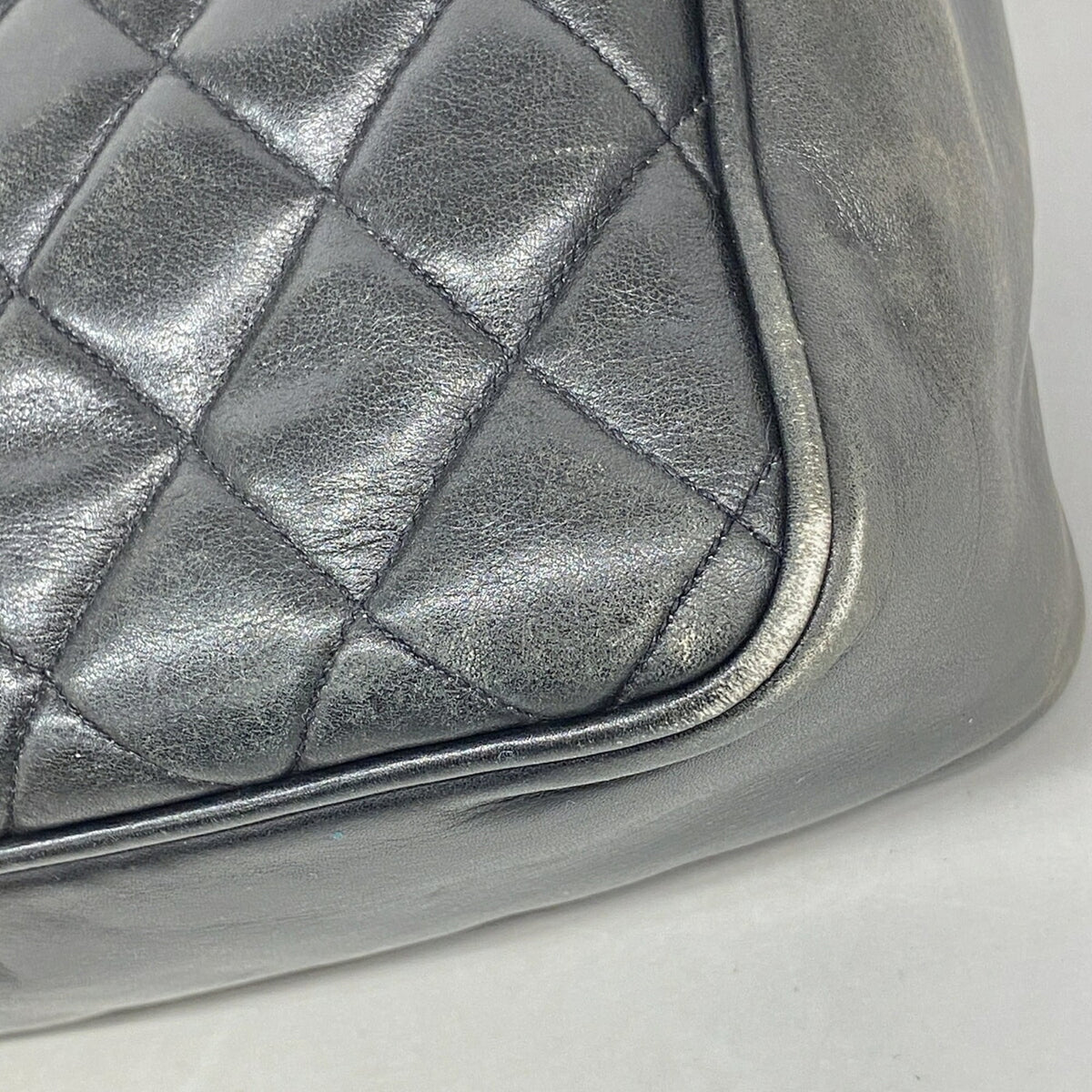 Chanel Black Leather Tote Bag (Pre-Owned)