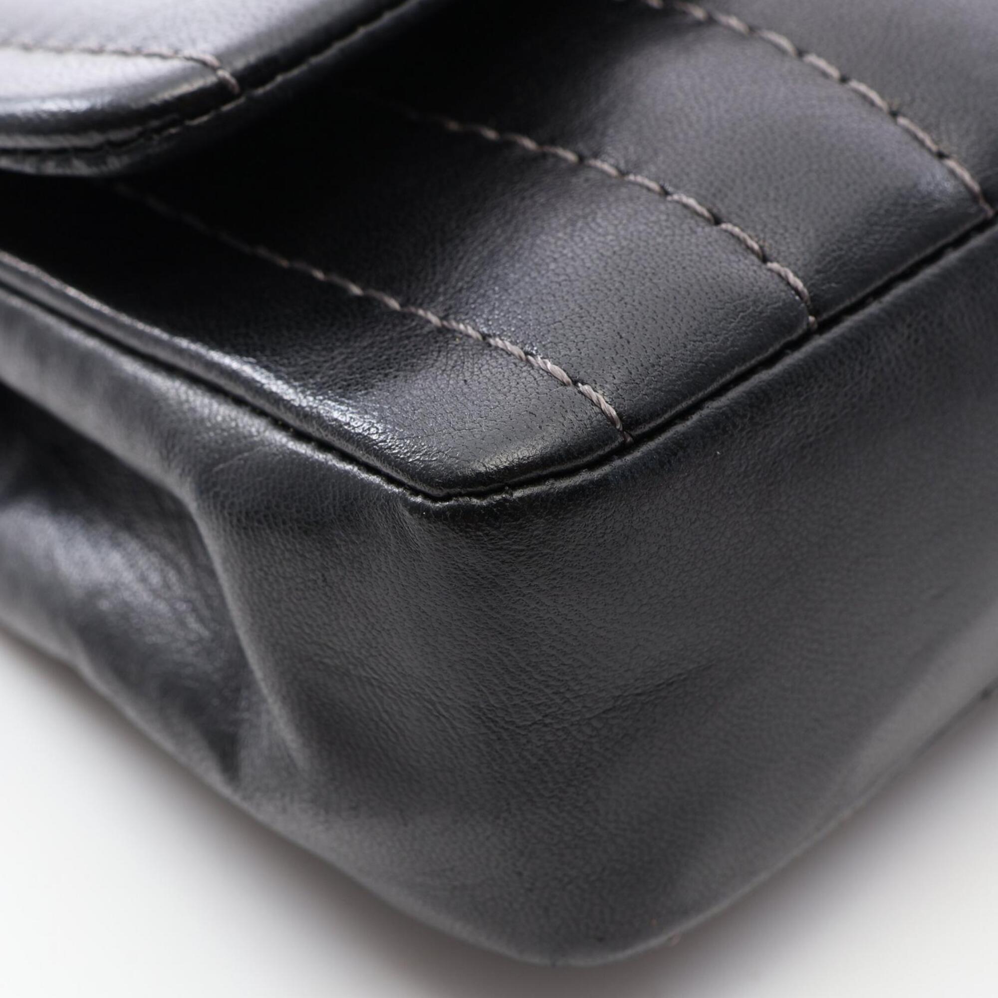 Chanel Black Leather Handbag Shoulder Bag (Pre-Owned)
