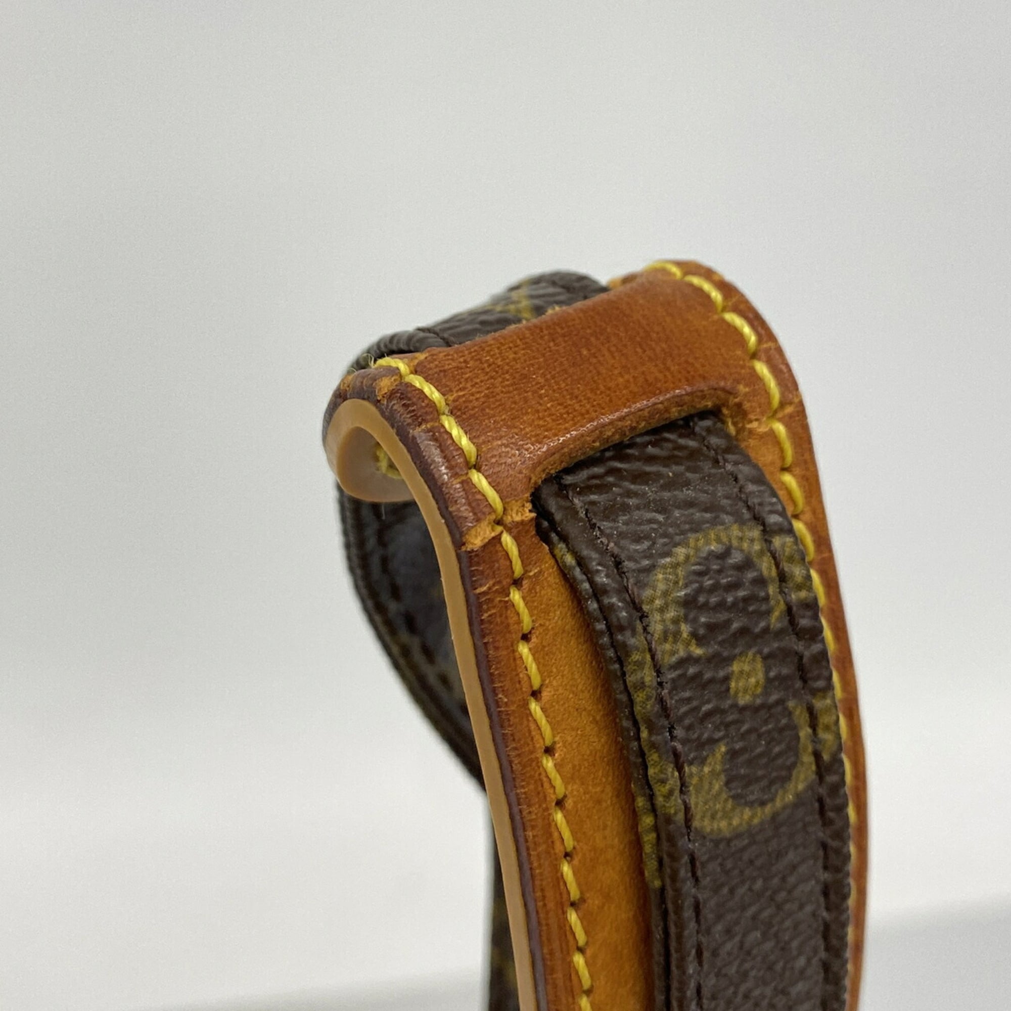 Louis Vuitton Brown Shoulder Bag (Pre-Owned)