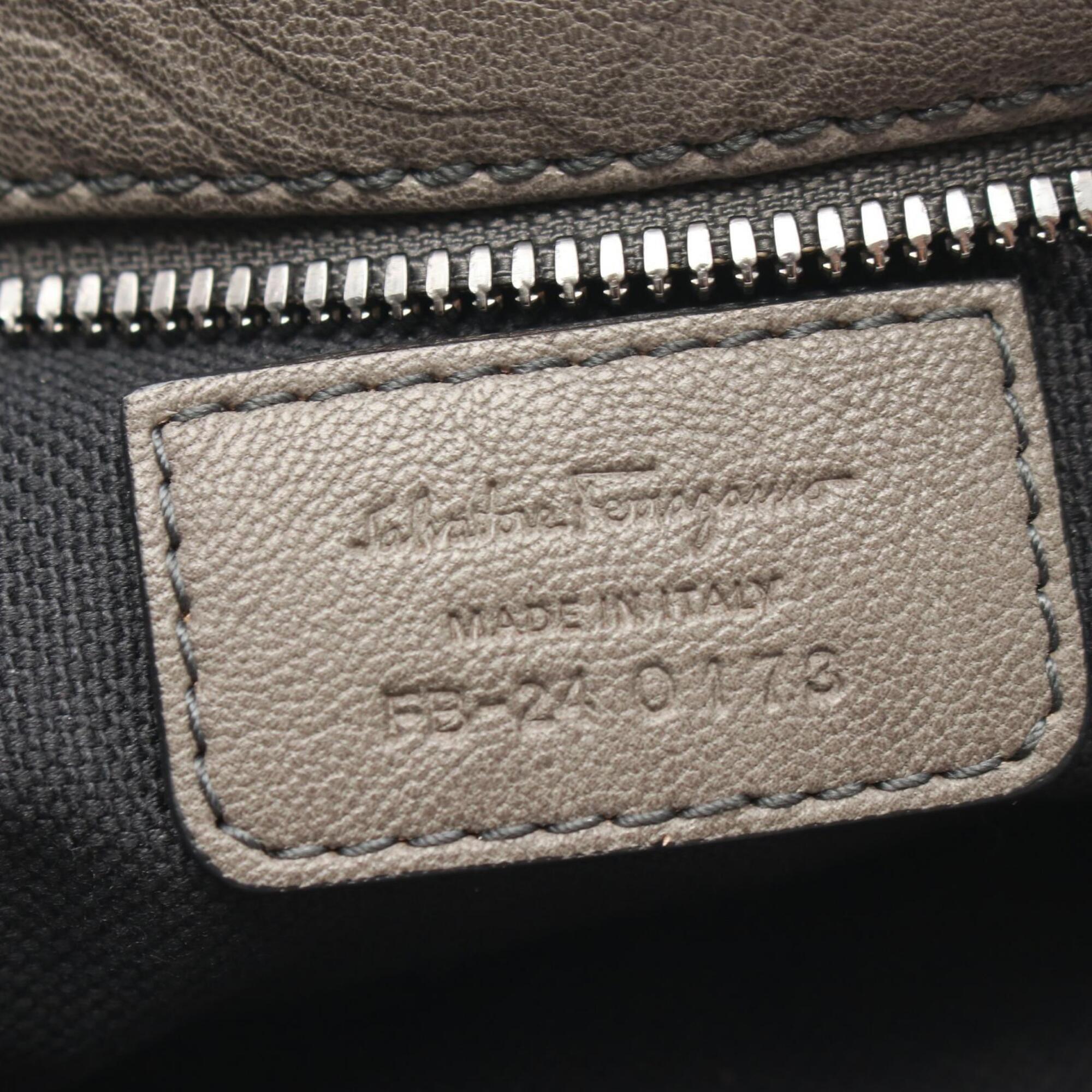 Salvatore Ferragamo Gray Leather Handbag Shoulder Bag (Pre-Owned)