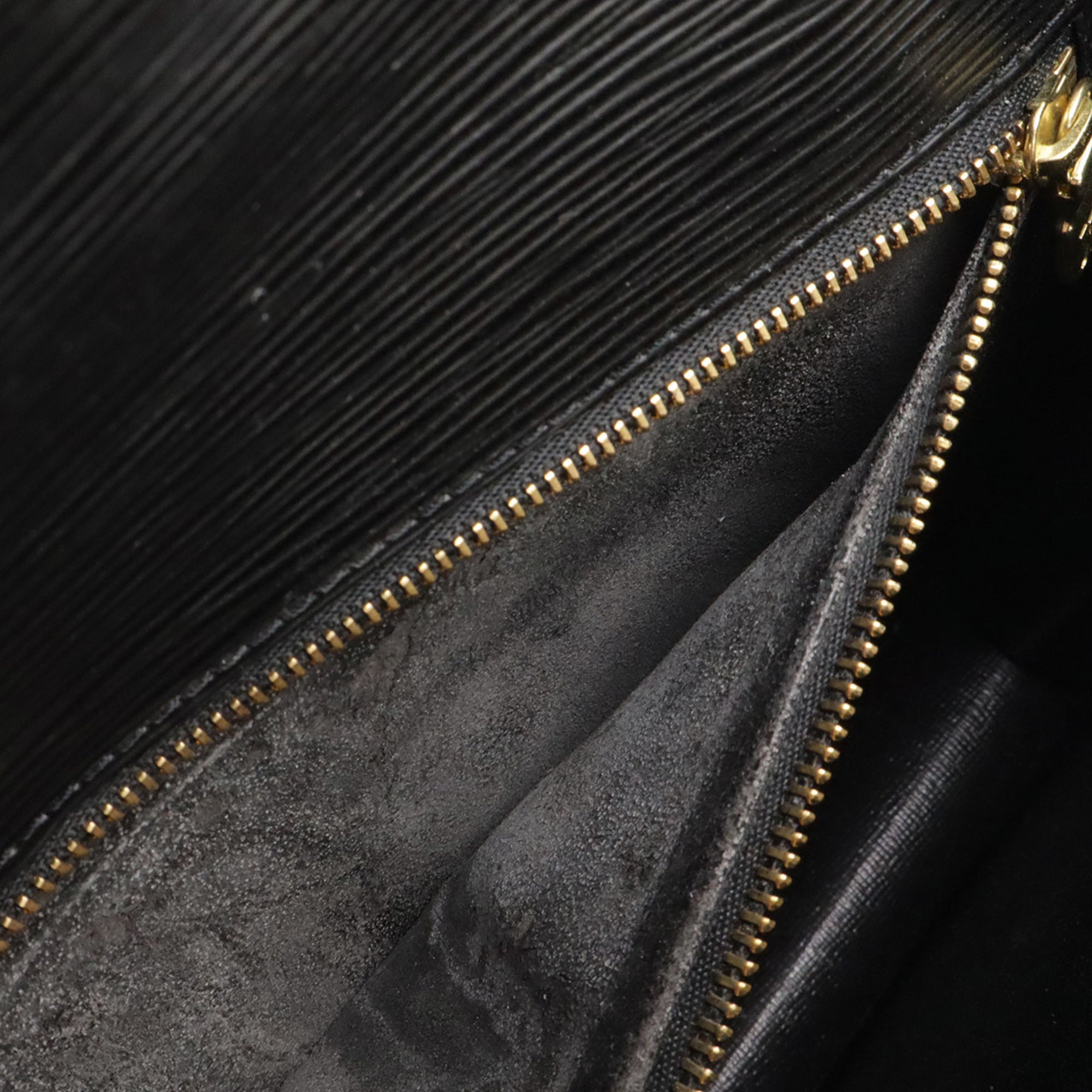 Louis Vuitton Black Galle Noir Epi Leather Handbag Shoulder Bag (Pre-Owned)
