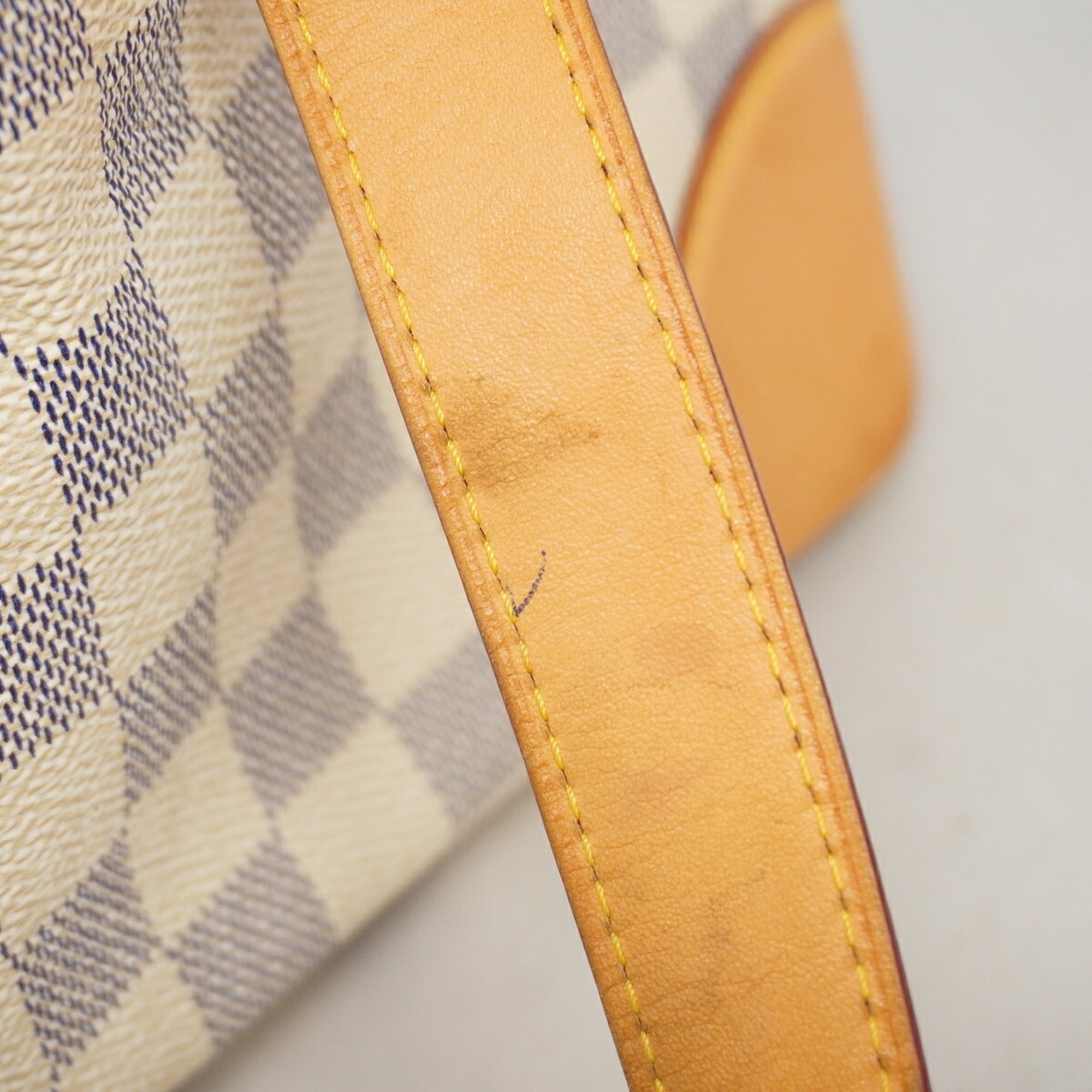 Louis Vuitton White Tote Bag (Pre-Owned)