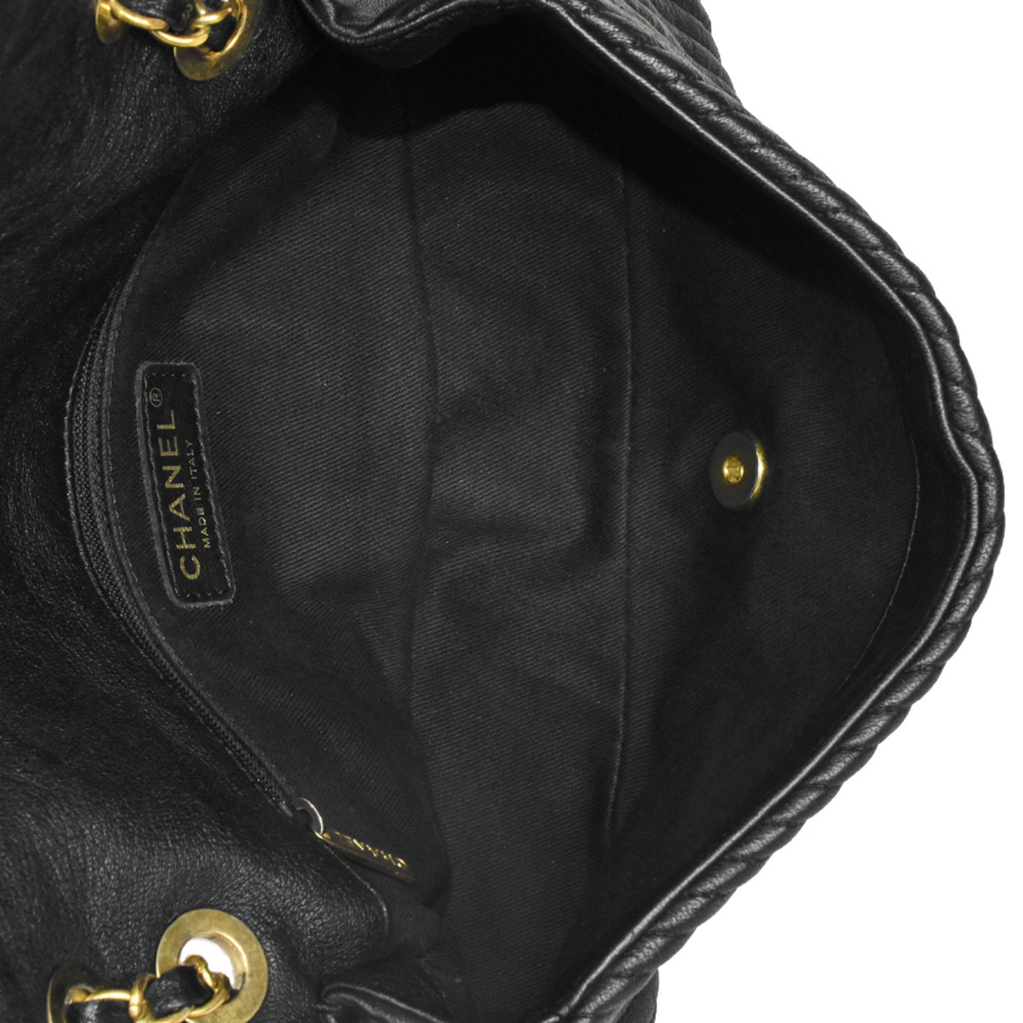 Chanel Chevron (V Stitch) Black Leather Shoulder Bag (Pre-Owned)
