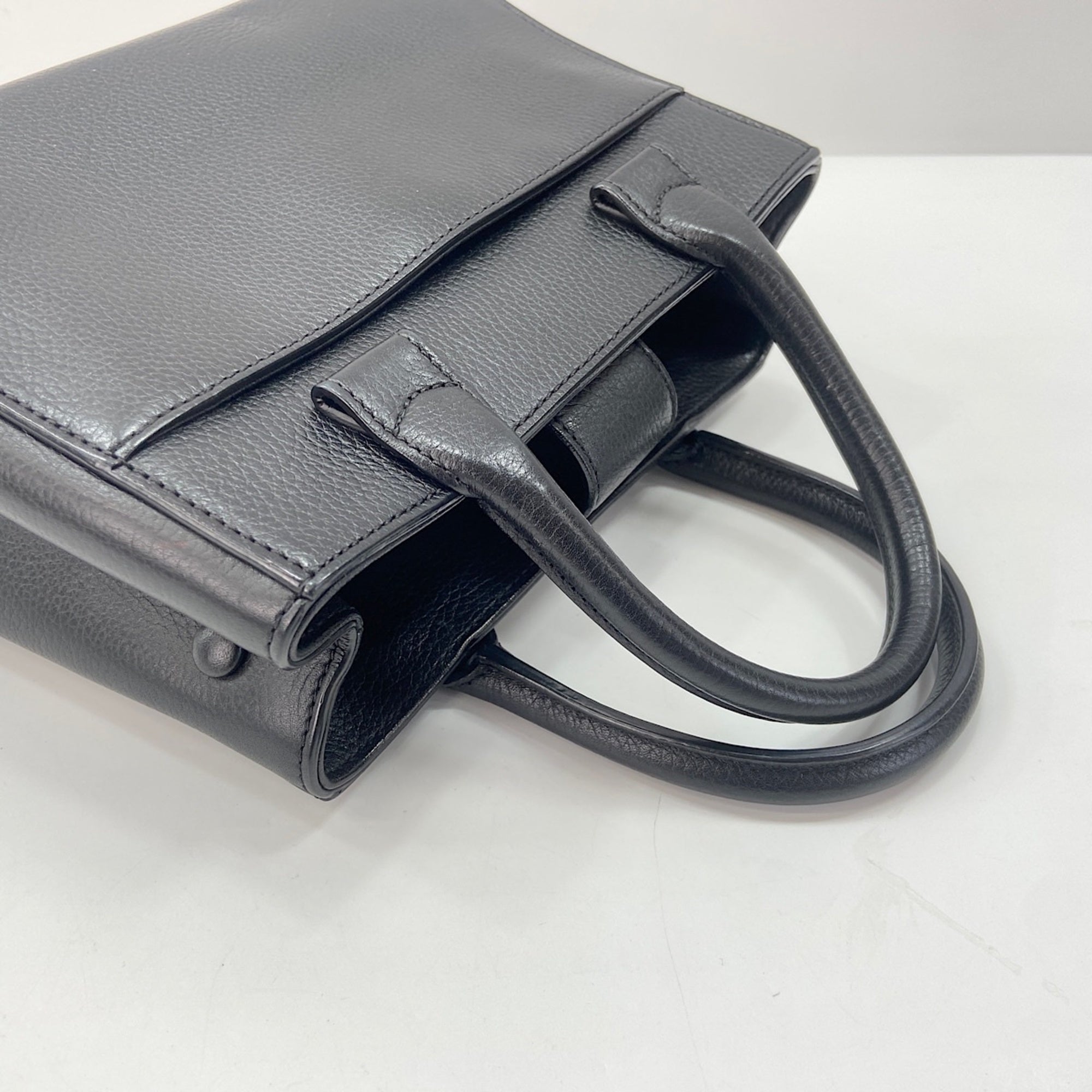 Chanel Black Handbag (Pre-Owned)