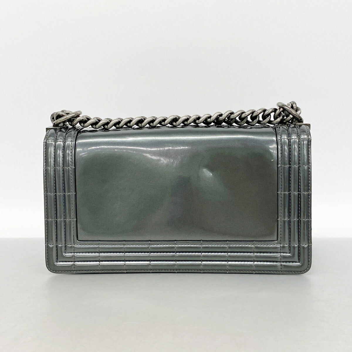 Chanel Gray Patent Leather Shoulder Bag (Pre-Owned)