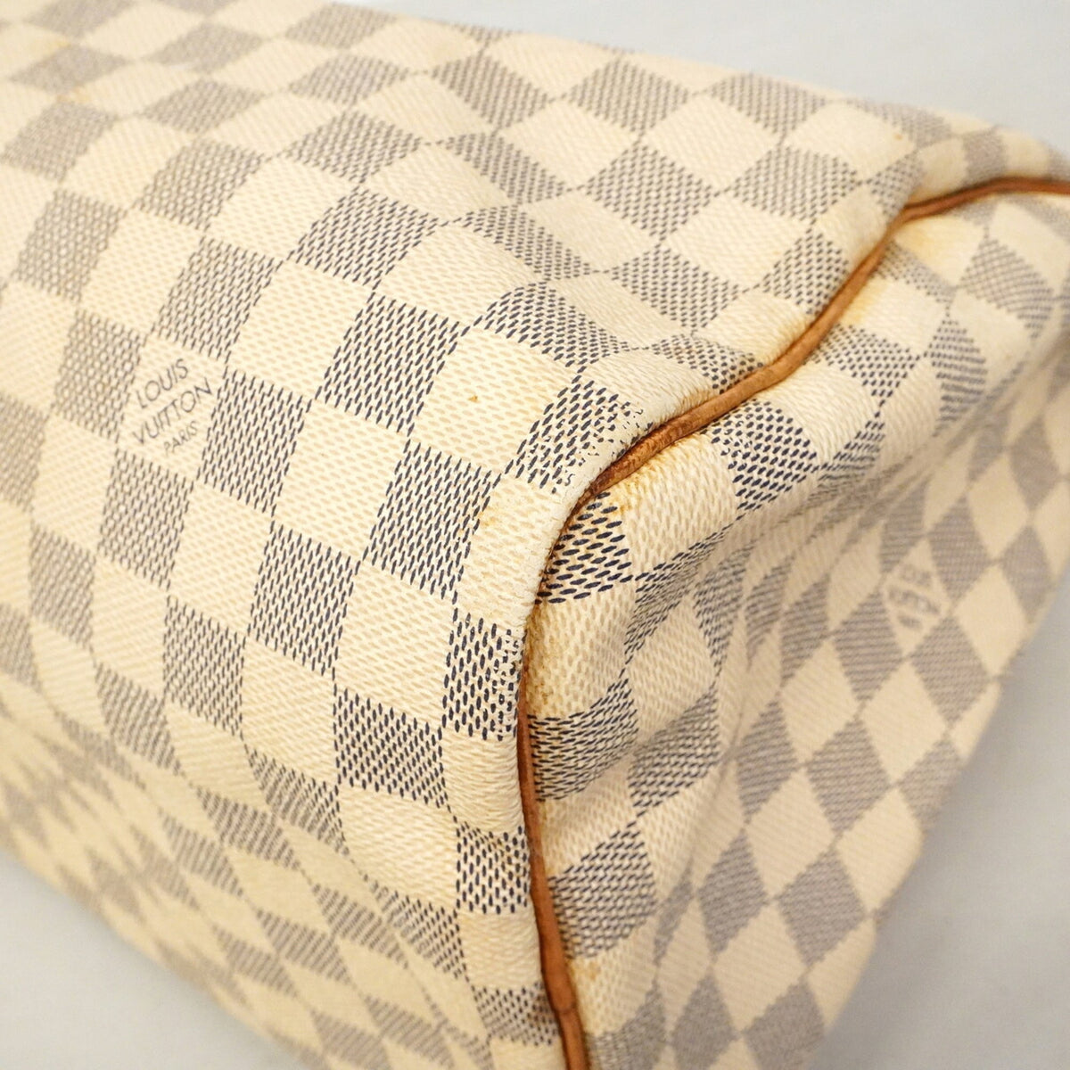 Louis Vuitton White Handbag (Pre-Owned)
