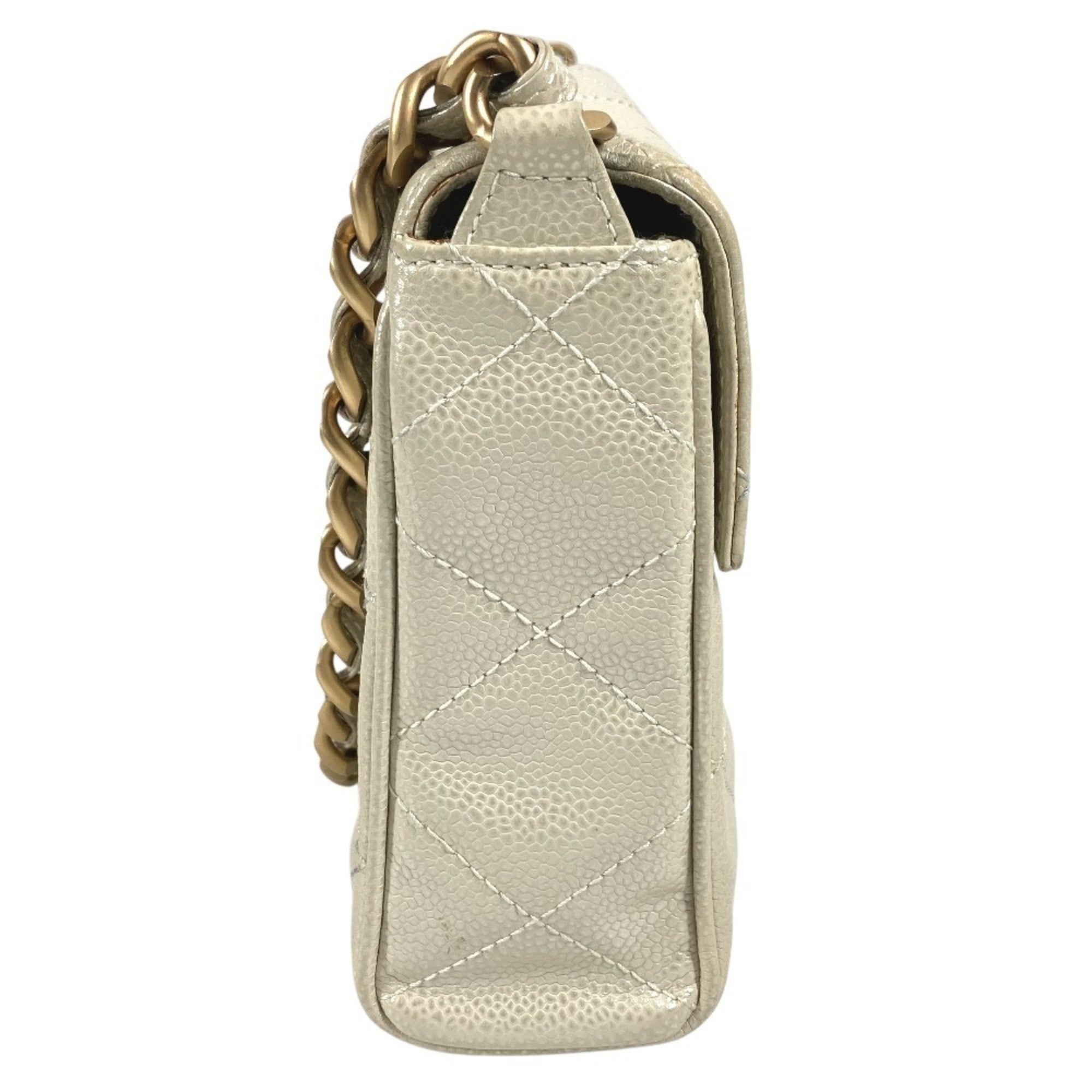 Chanel Matelasse White Grained Calfskin Shoulder Bag (Pre-Owned)