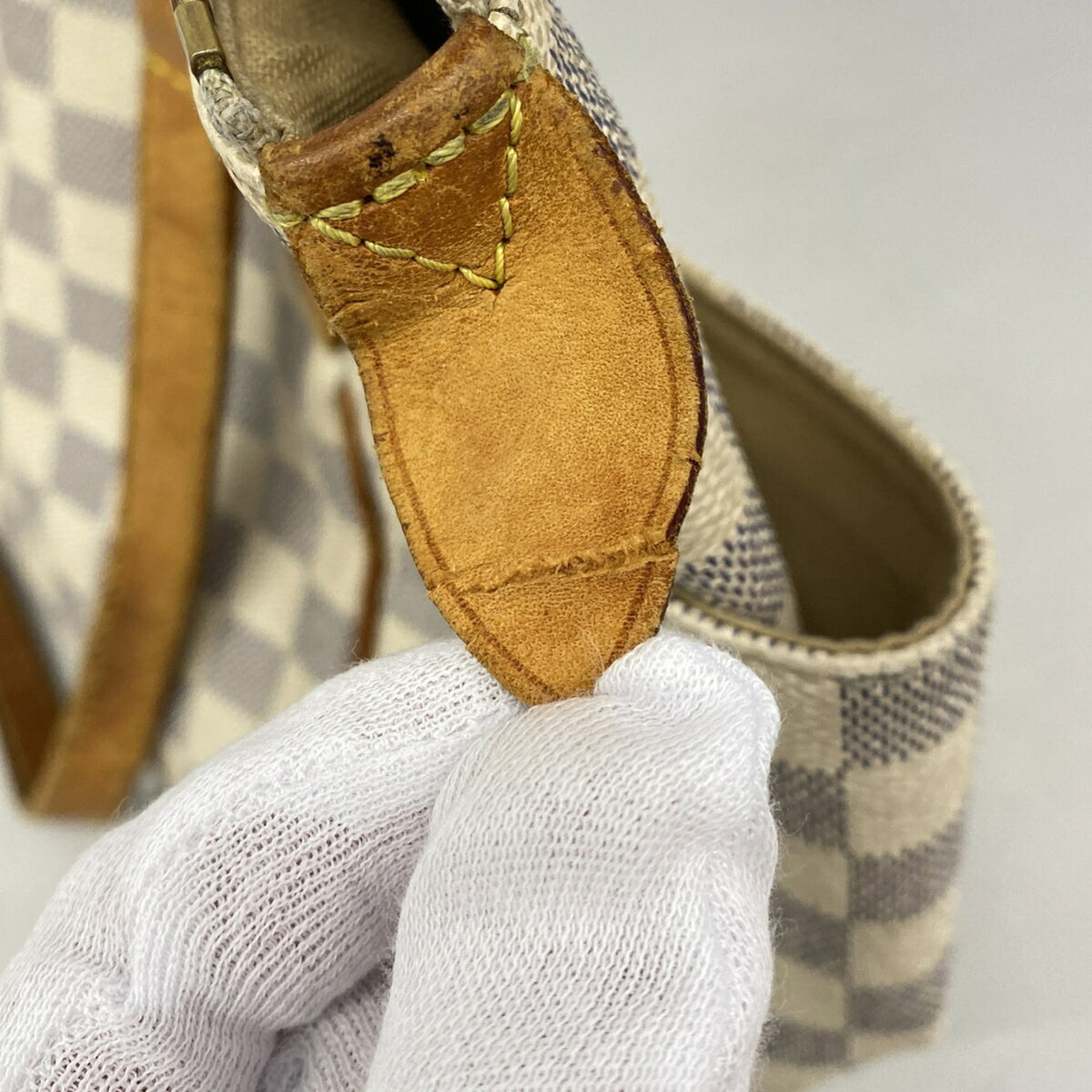 Louis Vuitton White Tote Bag (Pre-Owned)