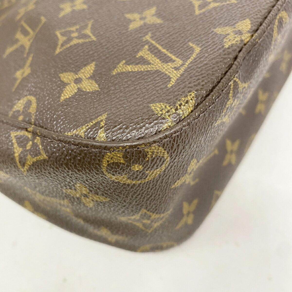 Louis Vuitton Brown Shoulder Bag (Pre-Owned)