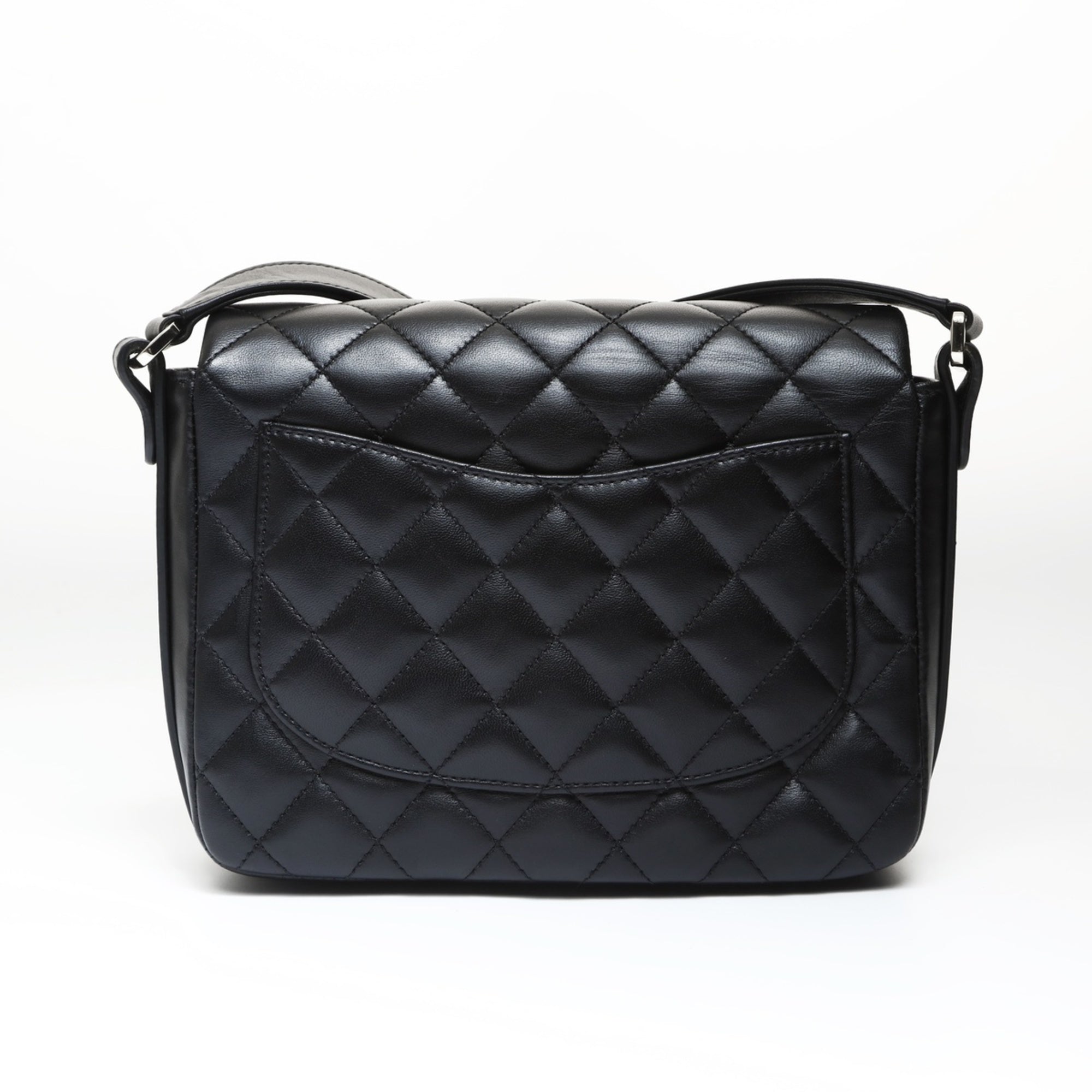 Chanel Matelasse Black Leather Shoulder Bag (Pre-Owned)