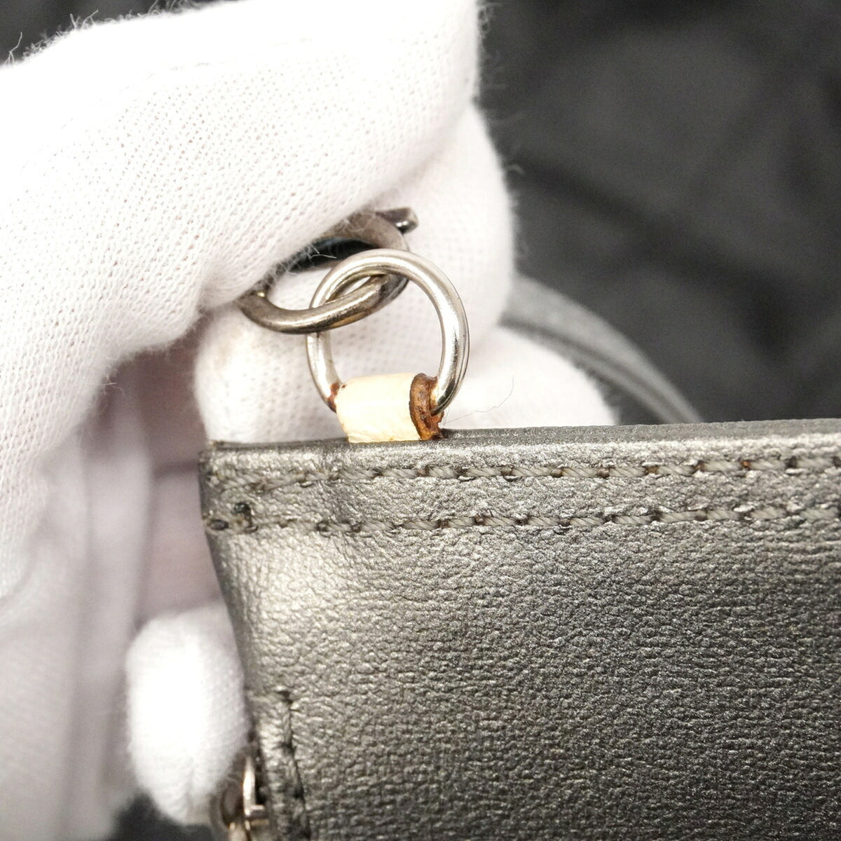 Chanel Black Leather Shoulder Bag (Pre-Owned)