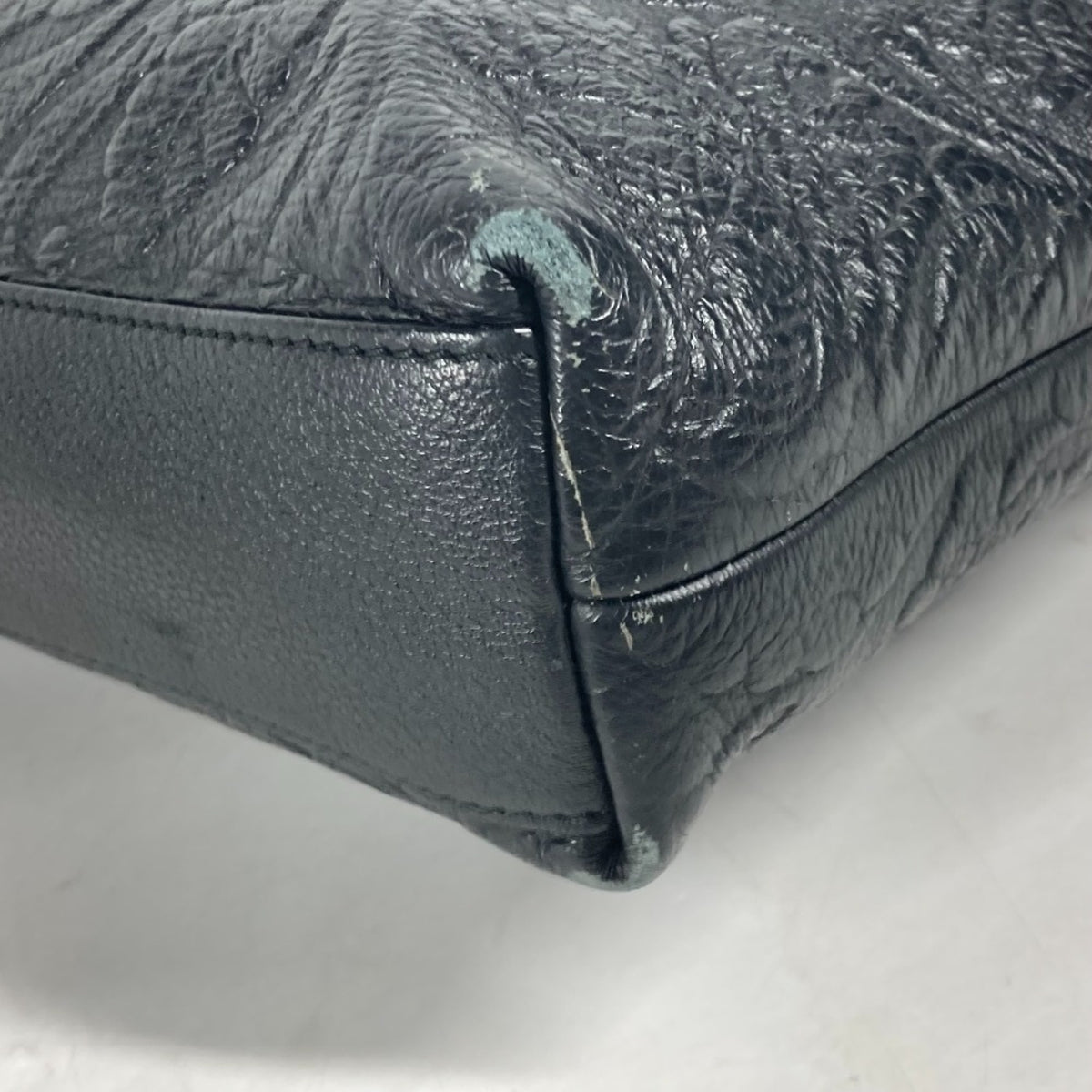 Versace Black Leather Handbag Shoulder Bag Tote Bag (Pre-Owned)