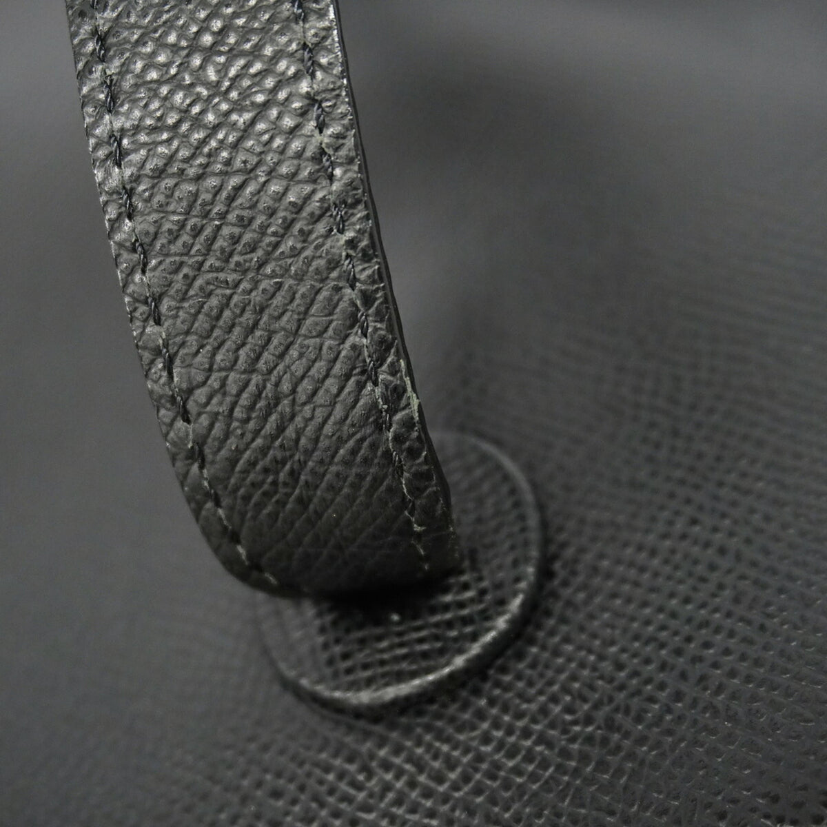Chanel Black Grained Calfskin Shoulder Bag (Pre-Owned)