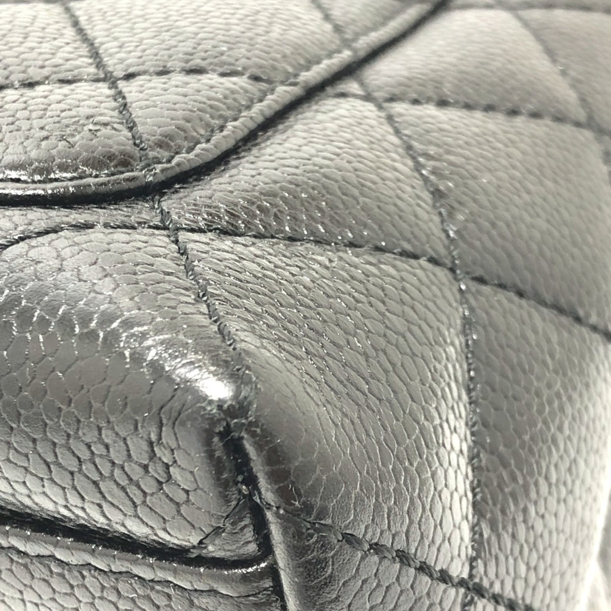 Chanel Black Leather Handbag (Pre-Owned)