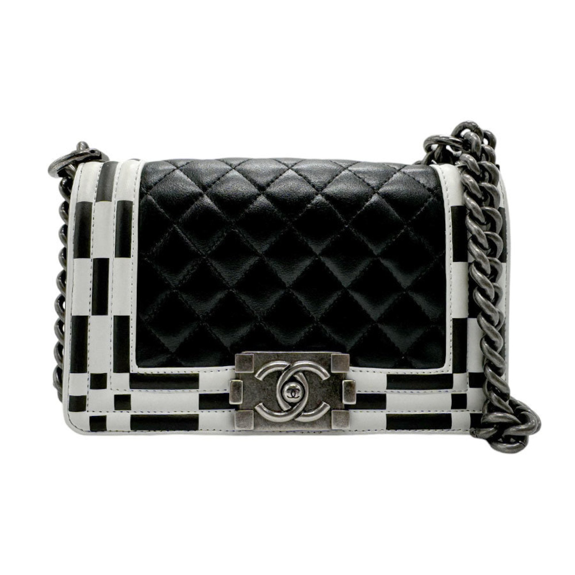 Chanel Black White Leather Shoulder Bag (Pre-Owned)