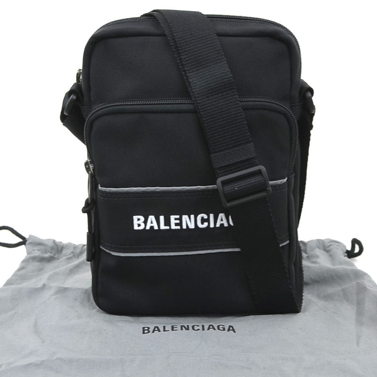 Balenciaga Black Nylon Messenger Bag Shoulder Bag (Pre-Owned)