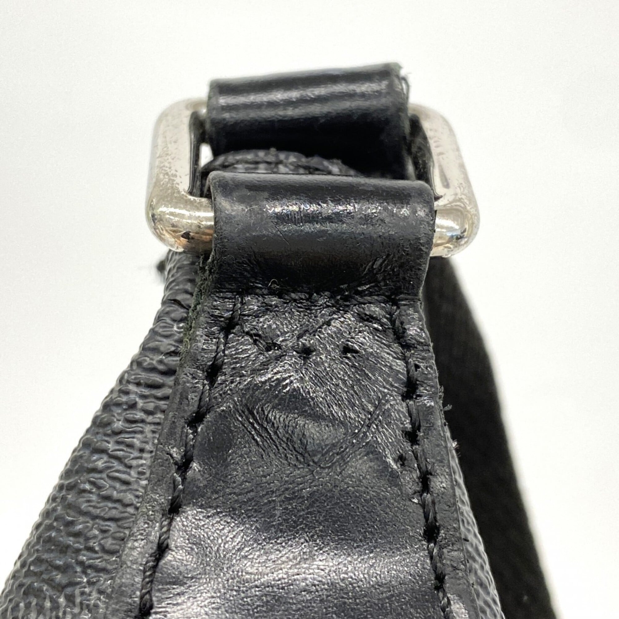 Louis Vuitton Black Shoulder Bag (Pre-Owned)