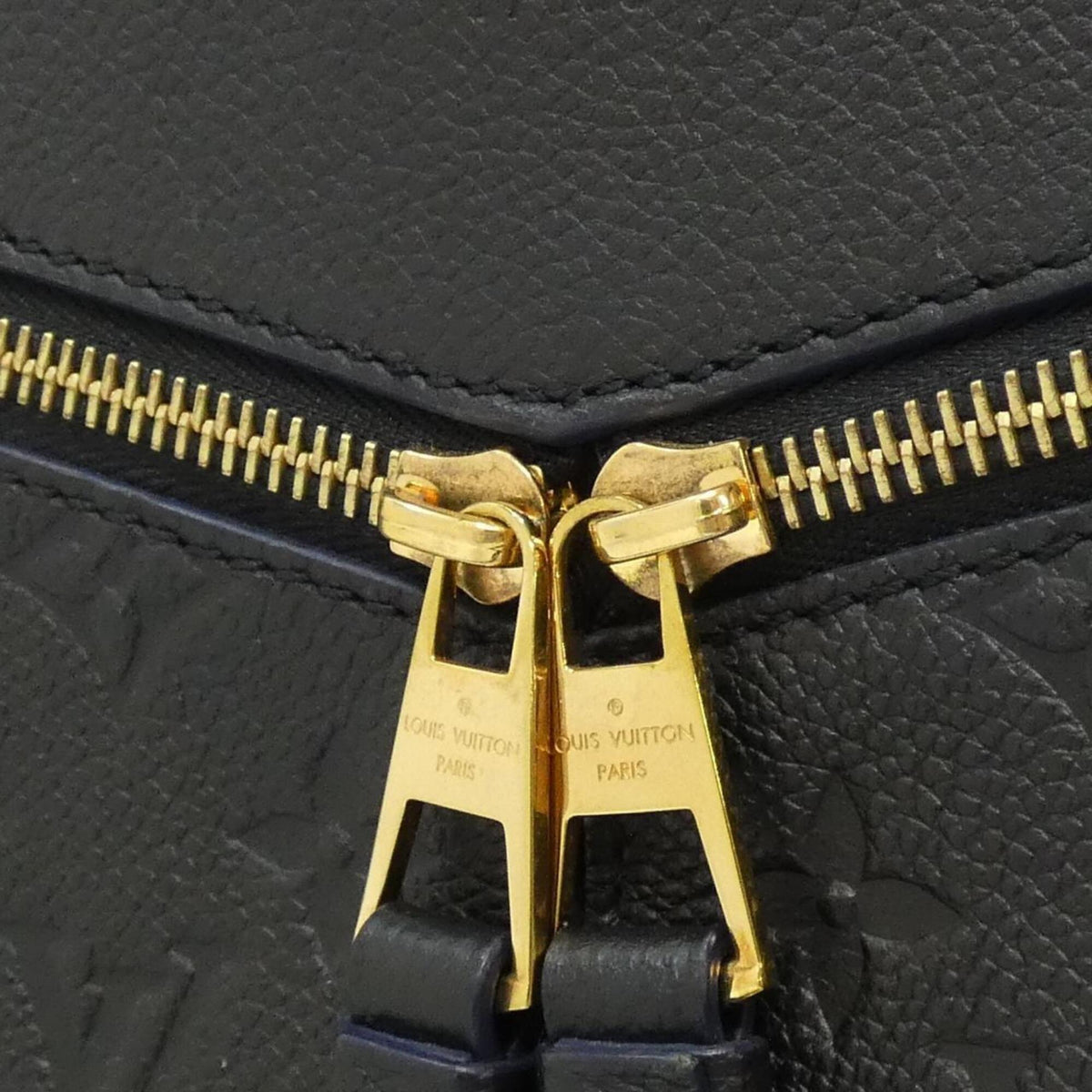 Louis Vuitton Black Leather Handbag (Pre-Owned)
