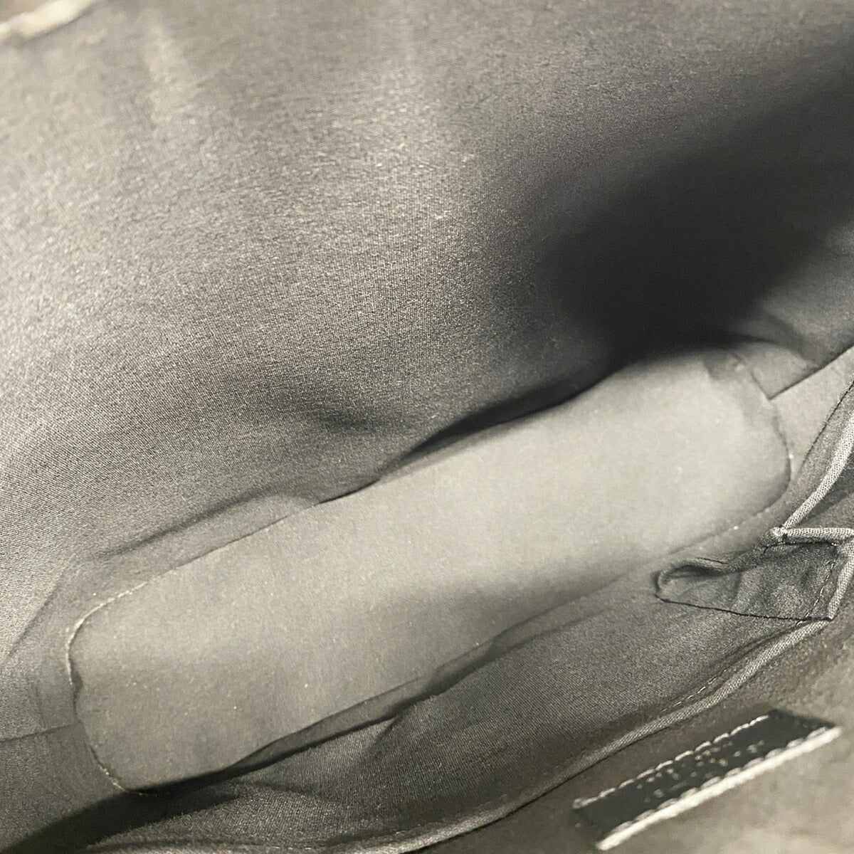 Louis Vuitton Noir Shoulder Bag (Pre-Owned)