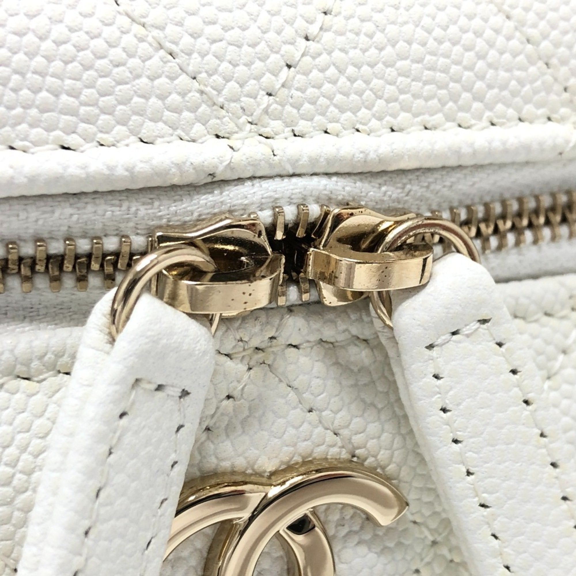 Chanel Caviar Skin White Caviar Leather Handbag Shoulder Bag Vanity Bag (Pre-Owned)