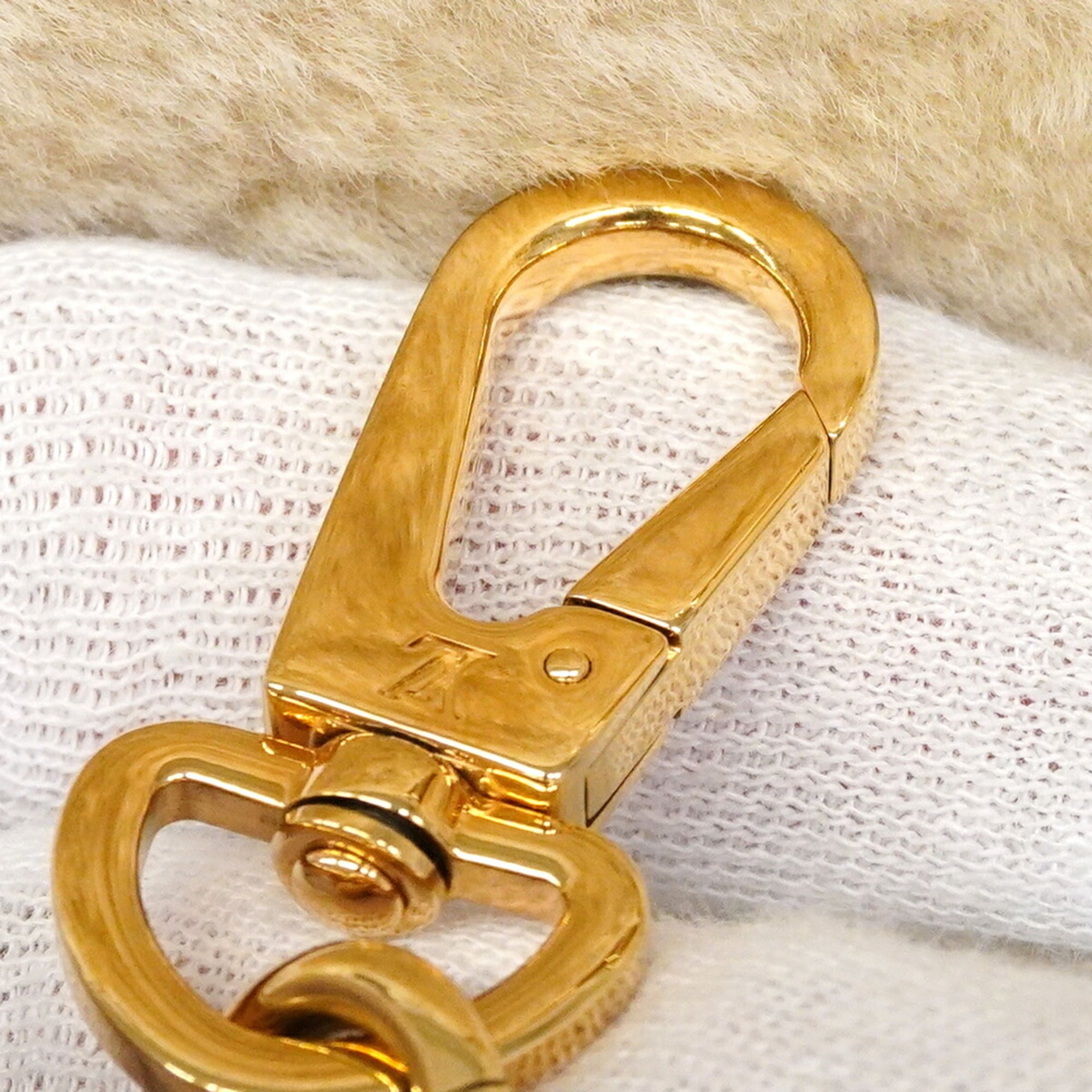 Louis Vuitton Cream Handbag (Pre-Owned)