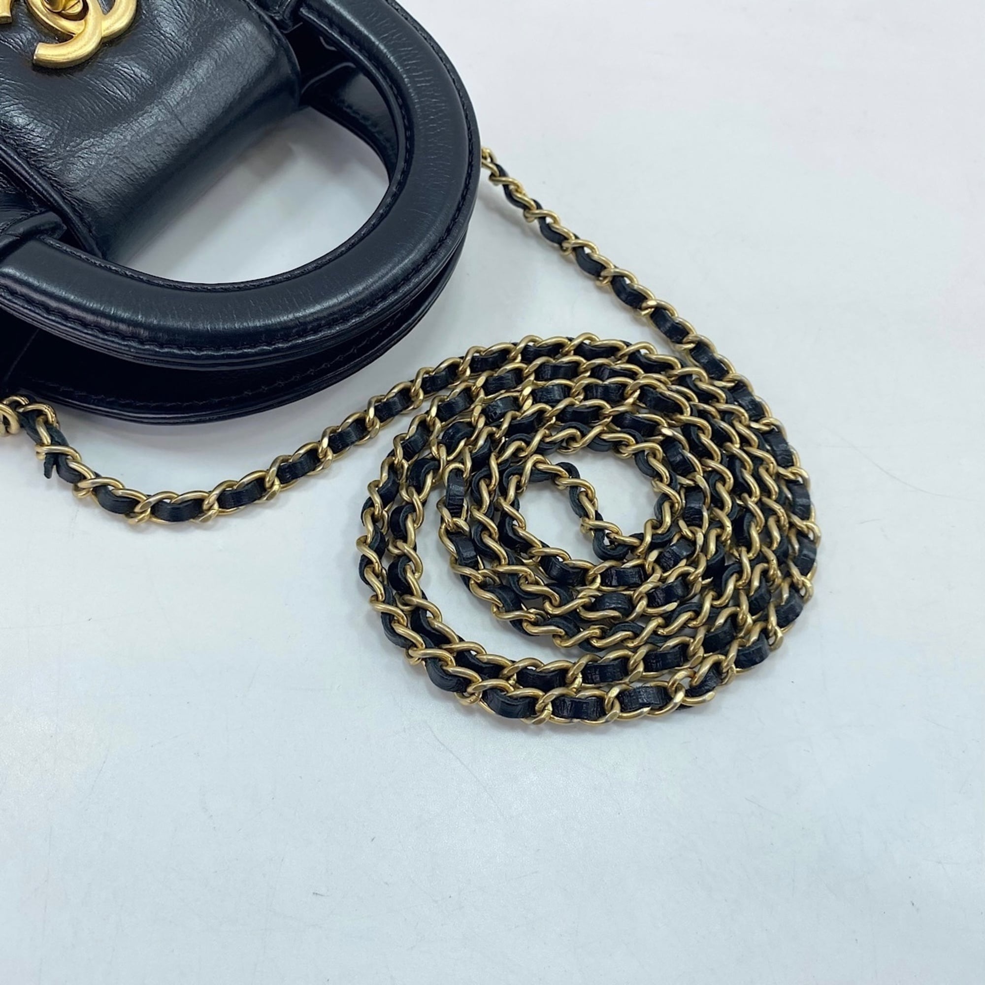 Chanel Black Shoulder Bag (Pre-Owned)