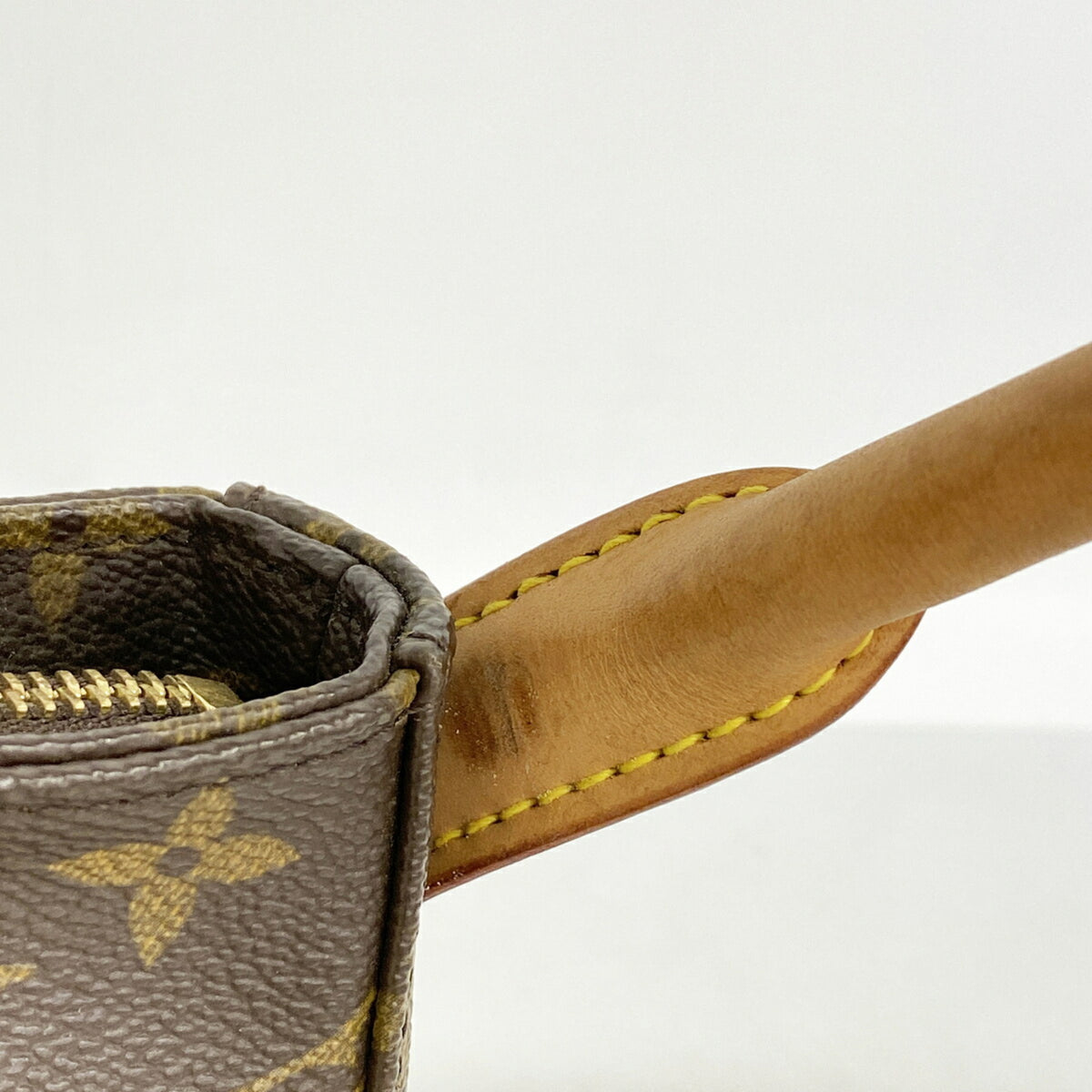 Louis Vuitton Brown Shoulder Bag (Pre-Owned)