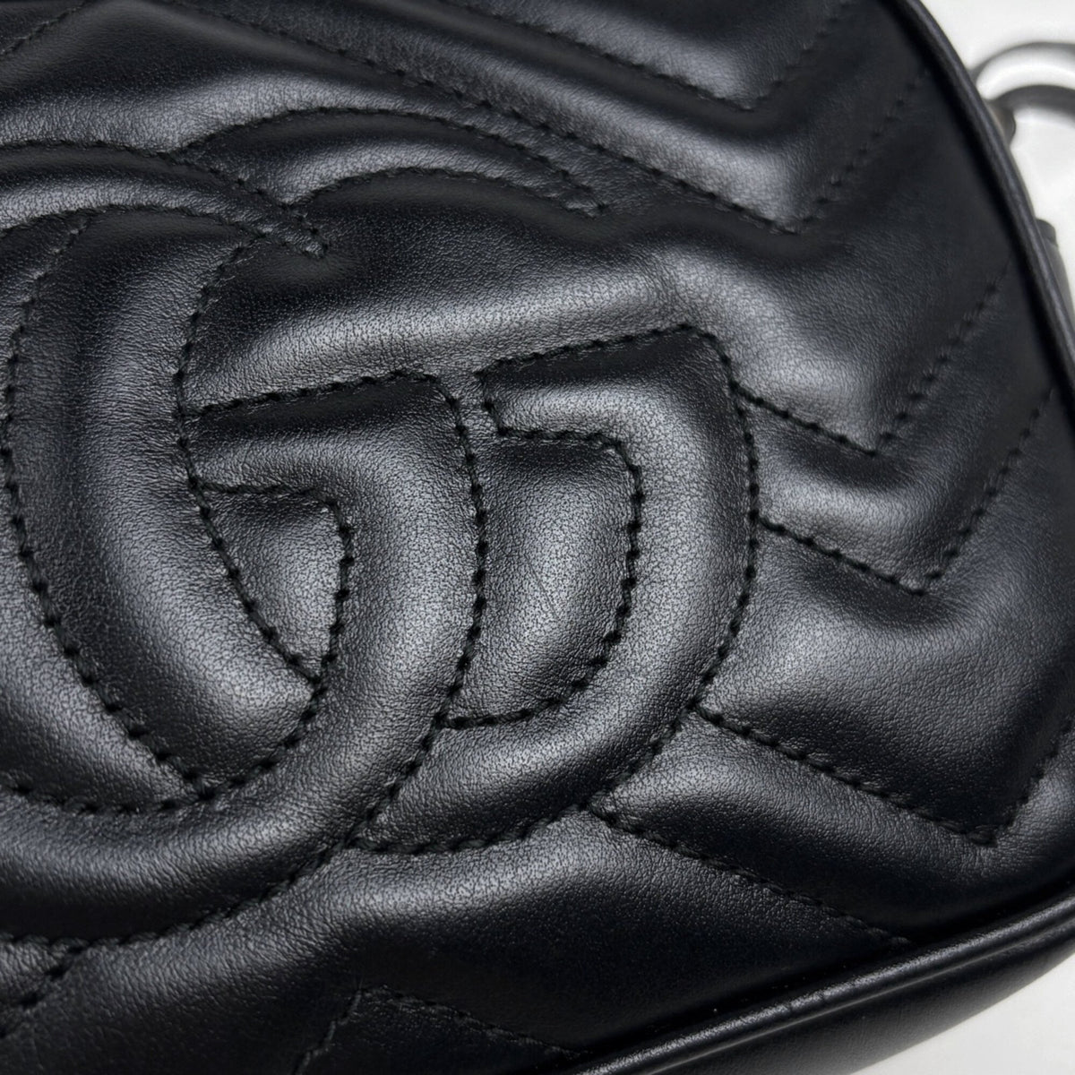 Gucci Gg Marmont Black Leather Shoulder Bag (Pre-Owned)