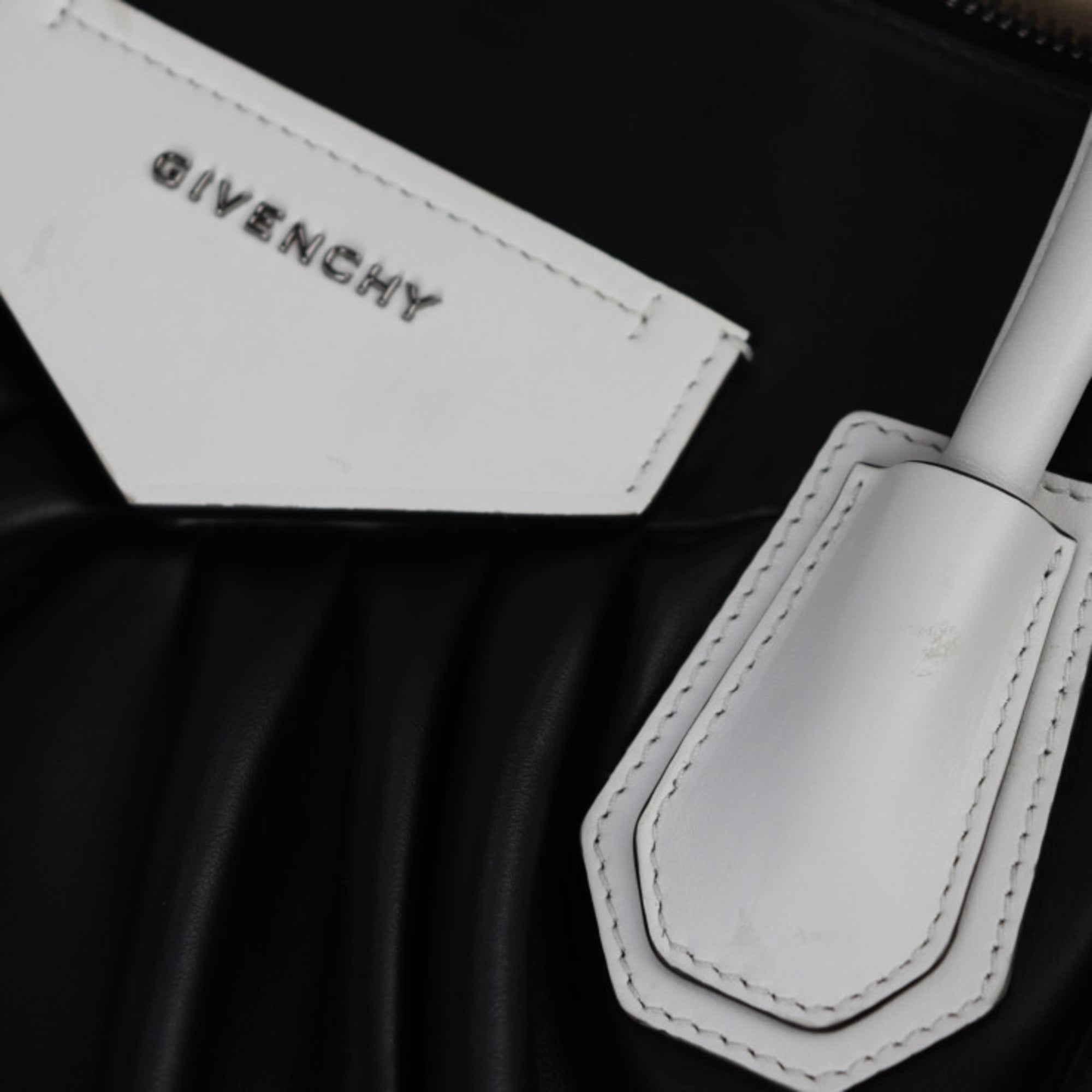 Givenchy Black White Leather Handbag Shoulder Bag Tote Bag (Pre-Owned)