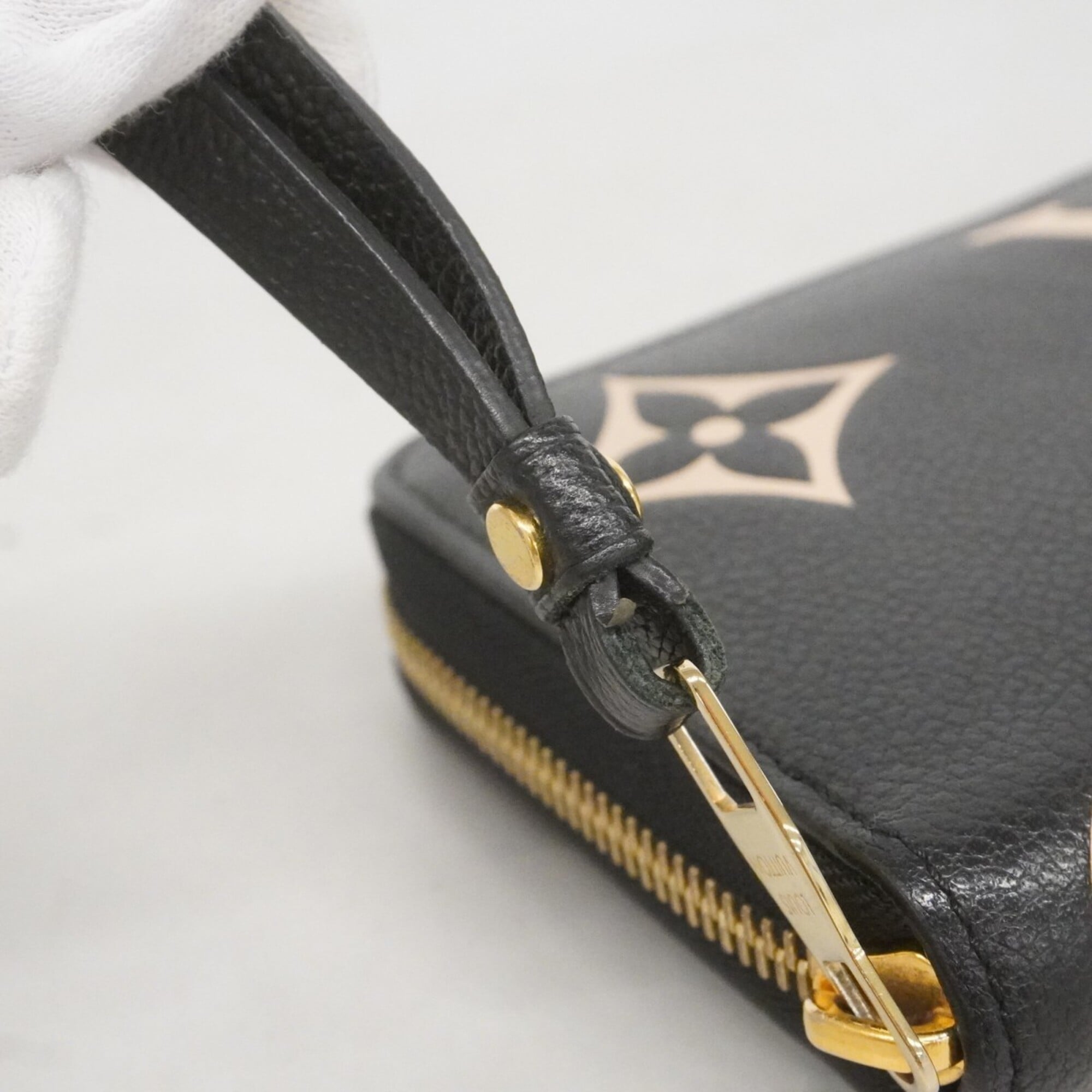Louis Vuitton Beige Black Long Wallet (Bi-Fold) (Pre-Owned)