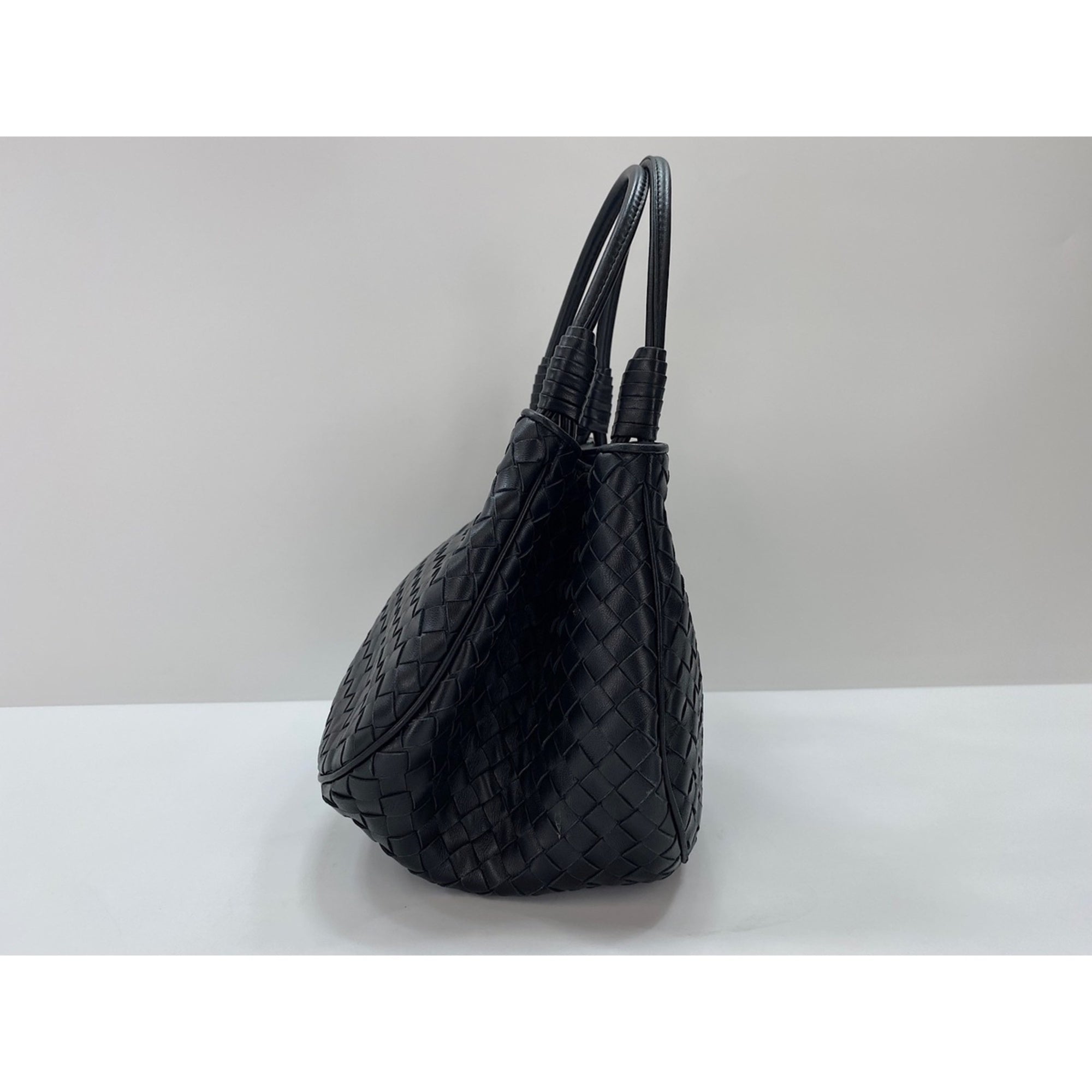 Bottega Veneta Intrecciato Black Intrecciato Handbag (Pre-Owned)