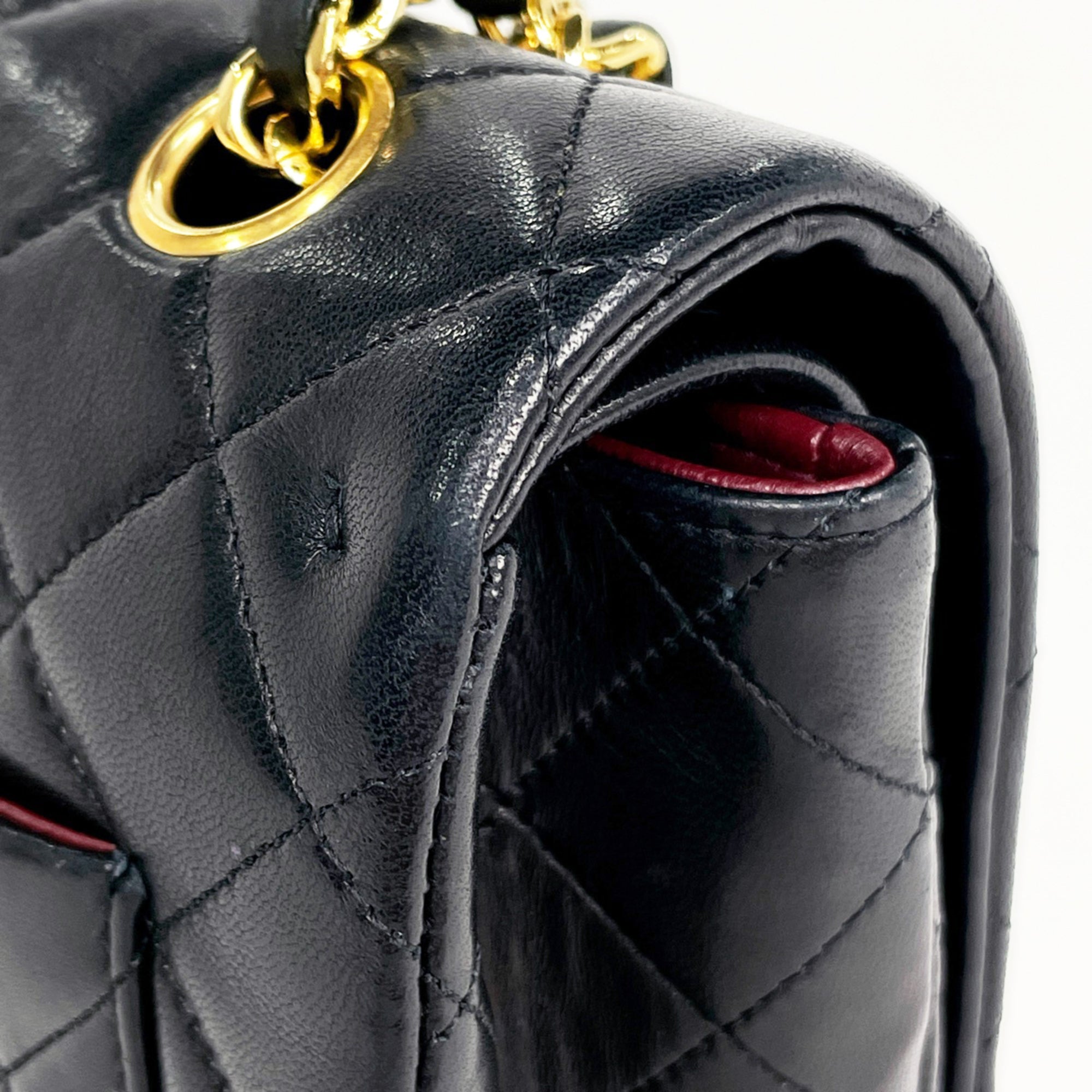 Chanel Black Leather Shoulder Bag (Pre-Owned)